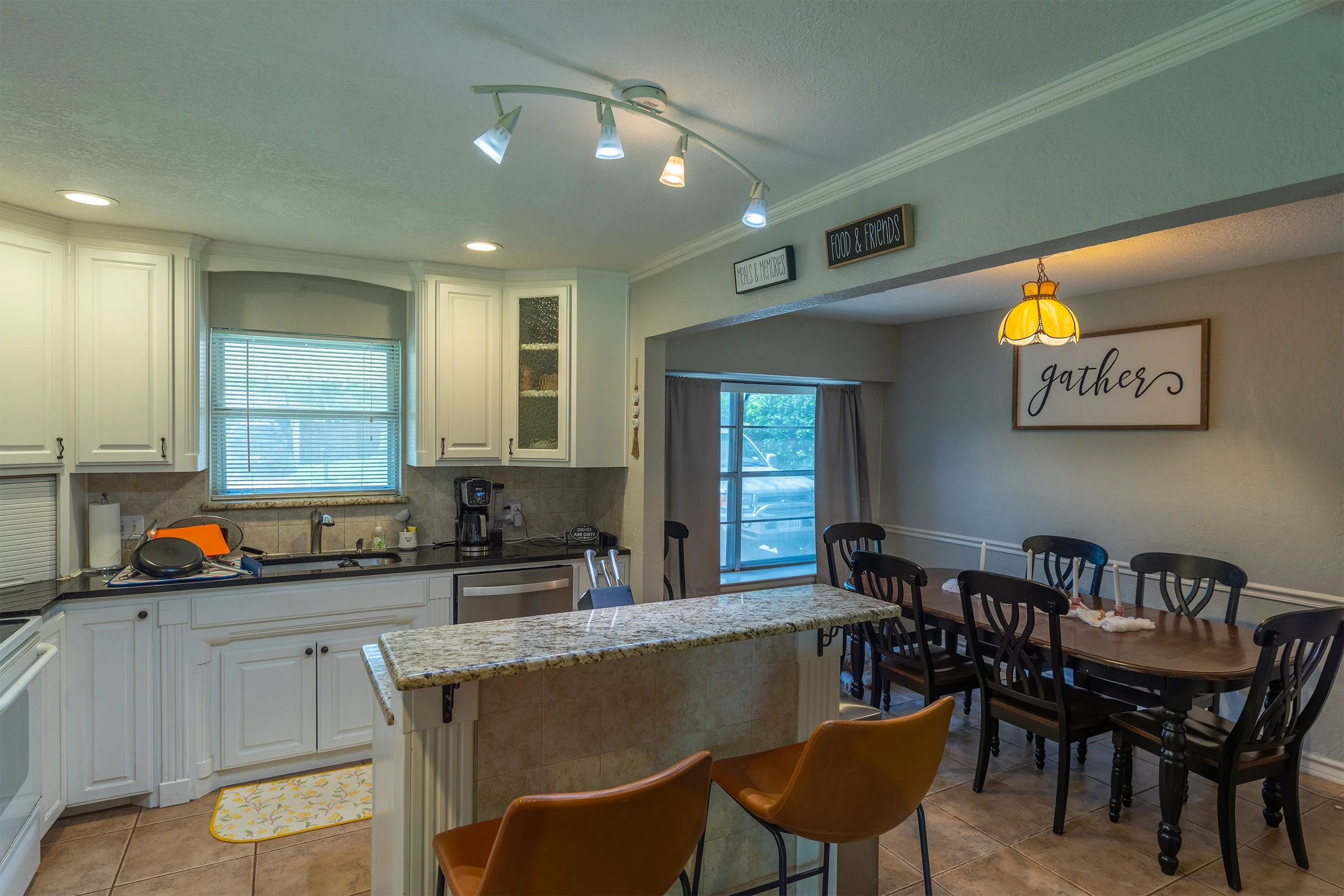 Dining Room.jpg