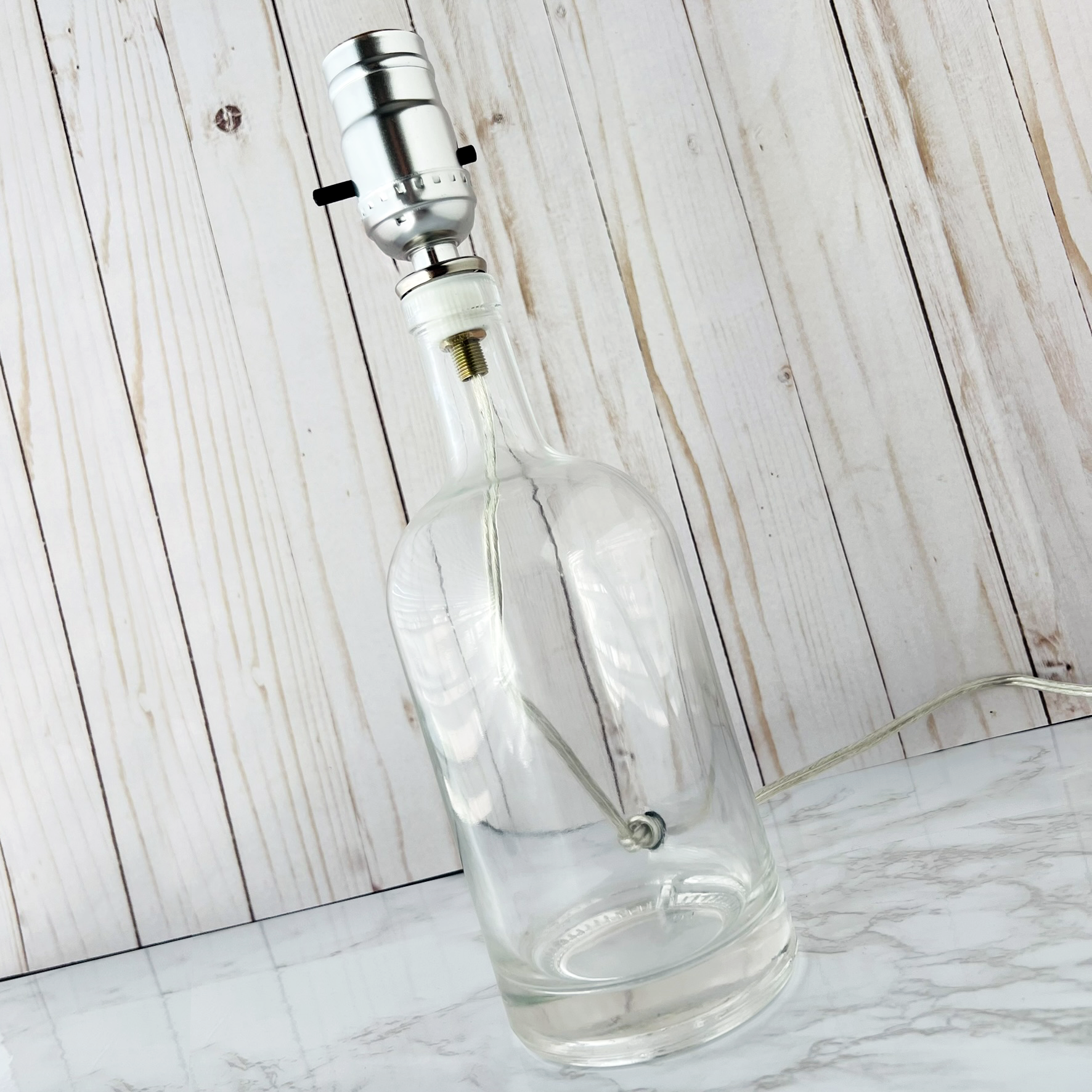 vodka-bottle-lamp_1080x1080_02.png