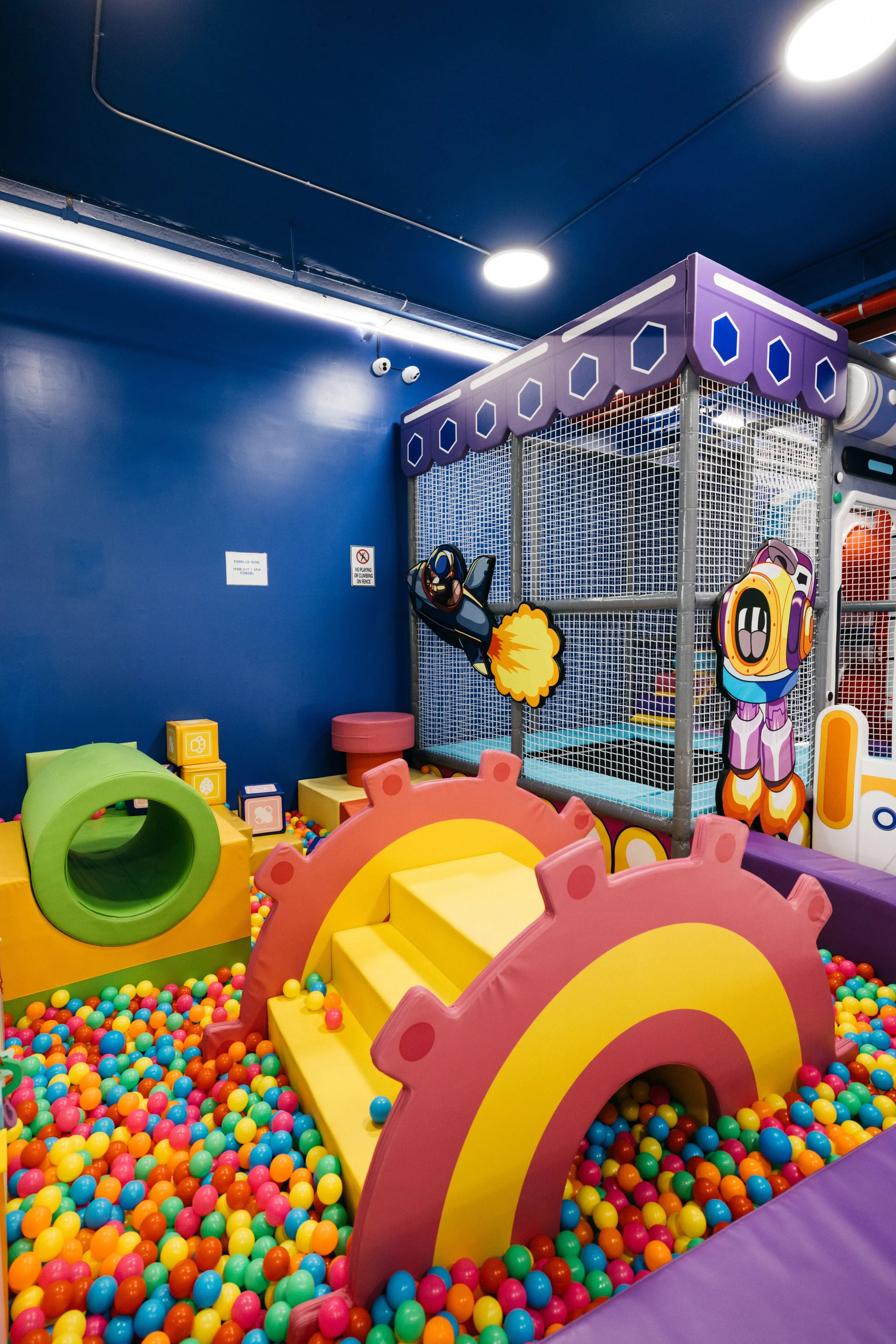 happyspaceplayground-indoorplayground-outdoorplayground-woodside-queens-nyc-spacetheme-astronaught-trampoline-ballit-toddlers-forkids-familyfun-entertainment.jpg