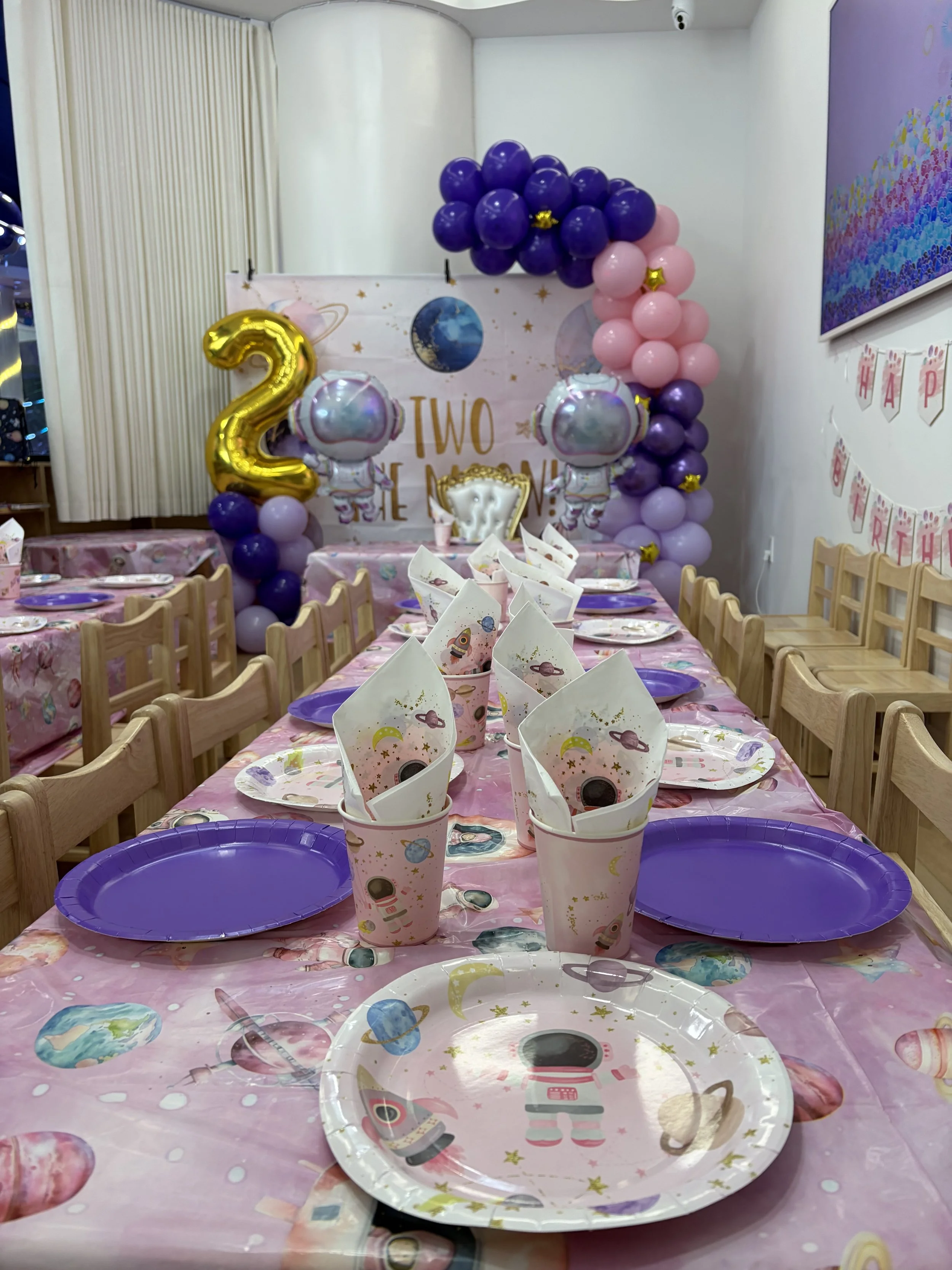 happy space playground - birthday parties - Space theme - indoor playground - party decorations - Space theme birthday party -Space  birthday backdrop - balloon garland - indoor playground birthday party