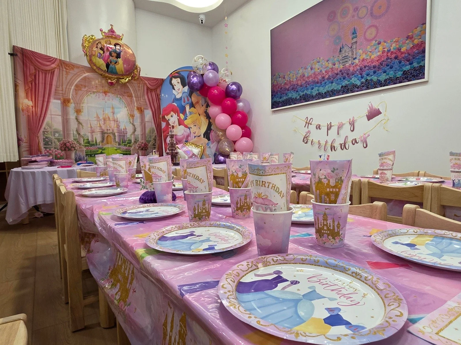happy space playground - birthday parties - disney princess theme - indoor playground - party decorations - disney princess theme birthday party - disney princess birthday backdrop - balloon garland - indoor playground birthday party