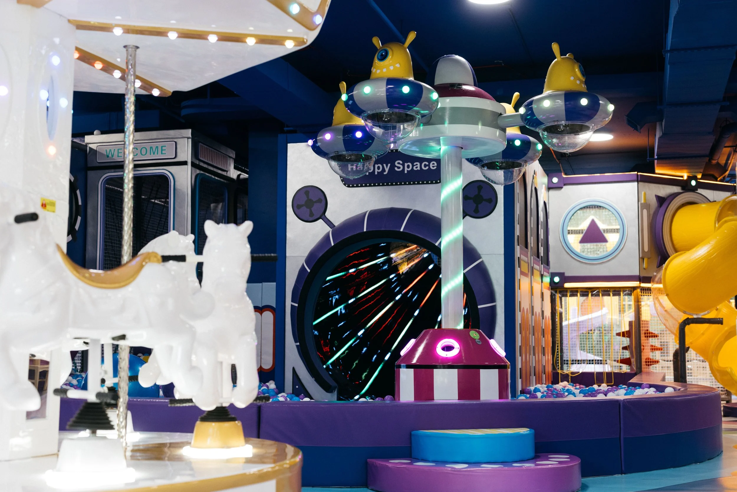 happyspaceplayground-indoorplayground-outdoor playground-woodside-queens-nyc-spacetheme-forkids-familyfun.jpg
