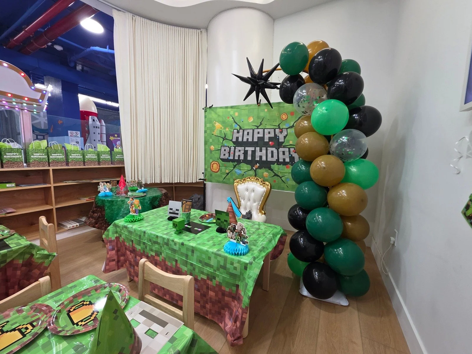 happy space playground - birthday parties - minecraft theme - indoor playground - party decorations - minecraft theme birthday party - minecraft birthday backdrop - balloon garland - indoor playground birthday party