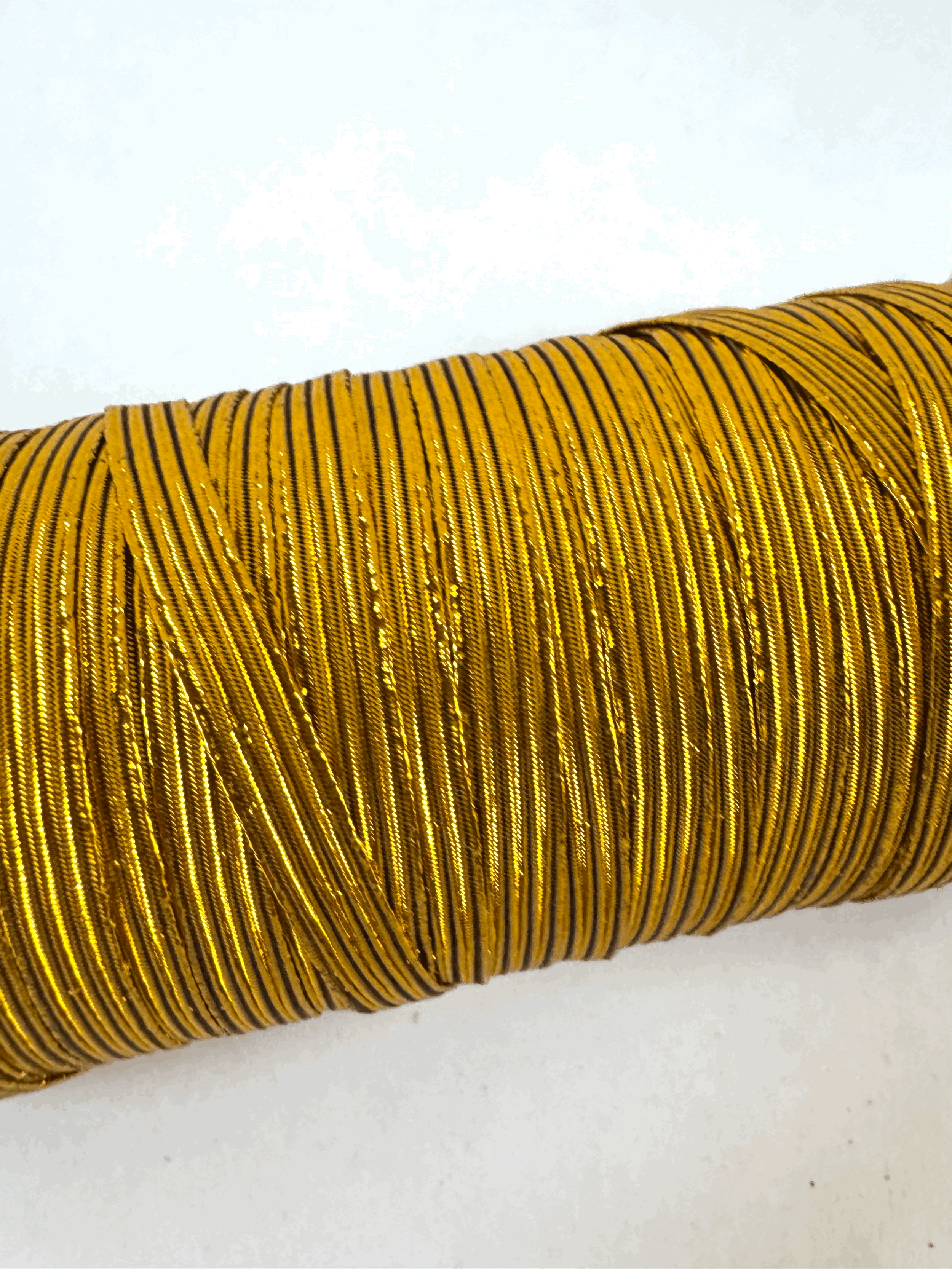 Elastico brillo dorado fuerte 5mts 6mm