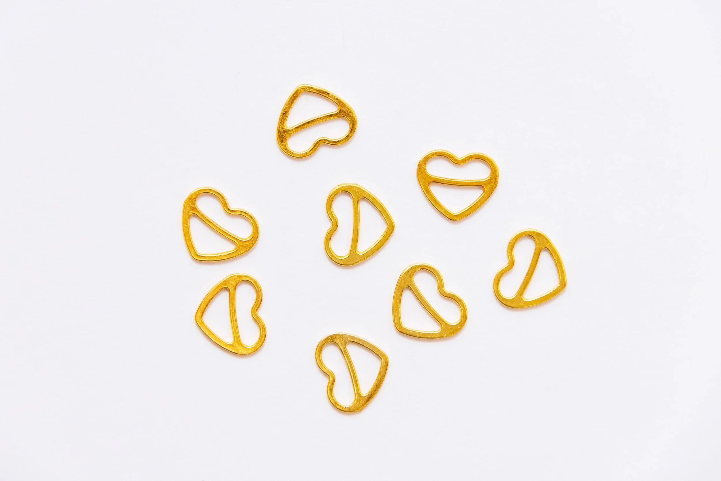 PLACAS P/ELASTICO METAL CORAZON DORADO 10 PZAS