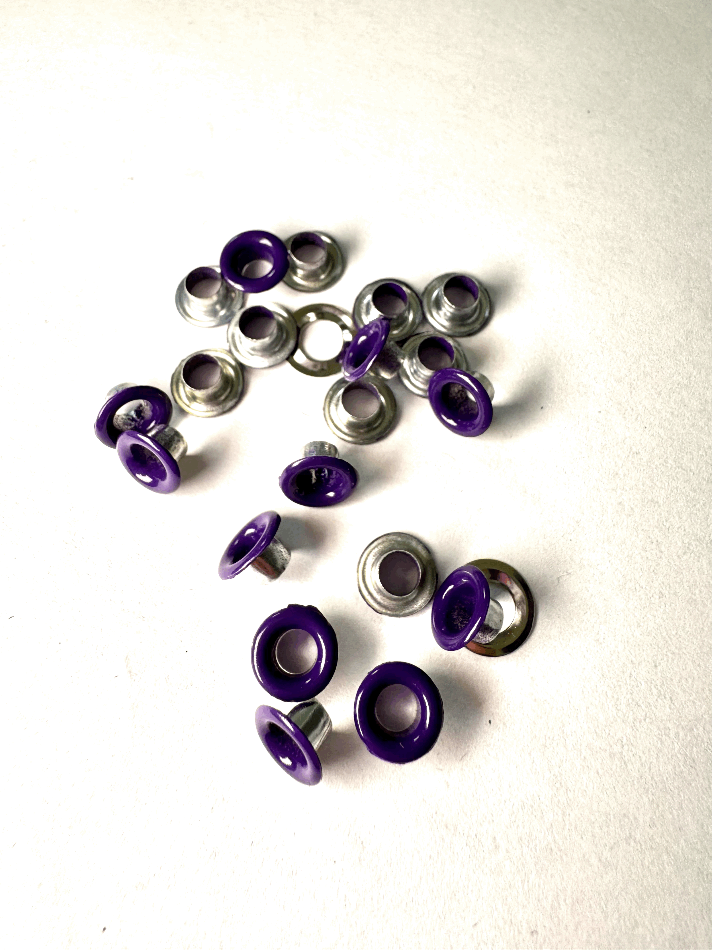 Ojillos morados 4mm 20pz