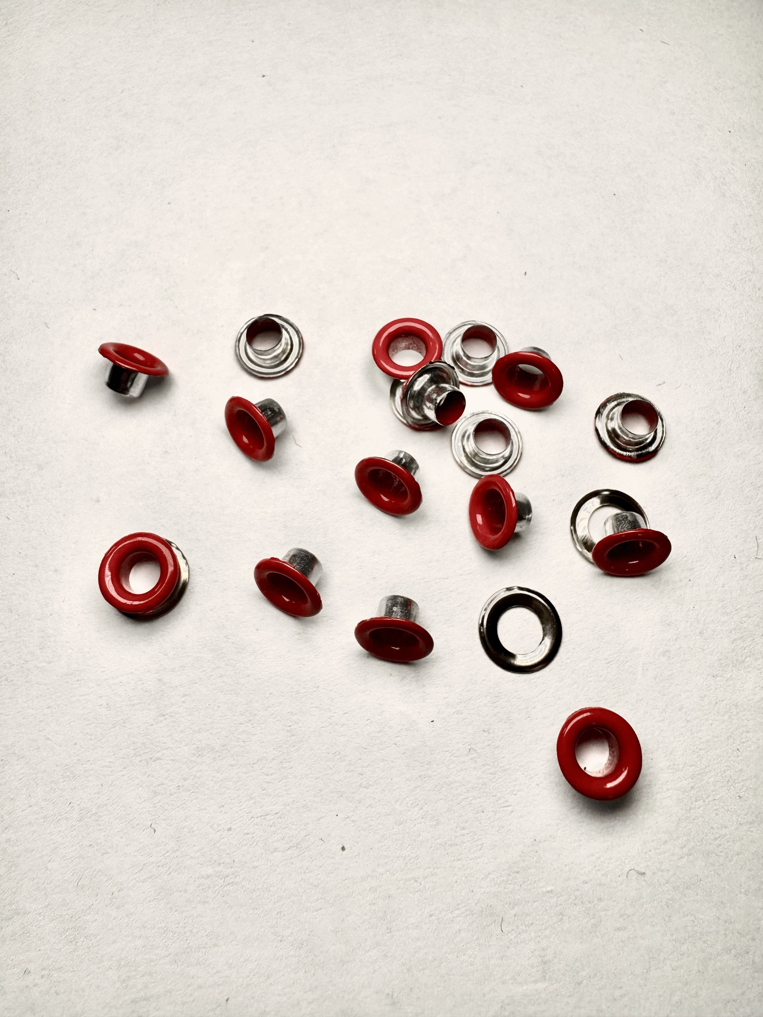 Ojillos rojos 4mm 20pz