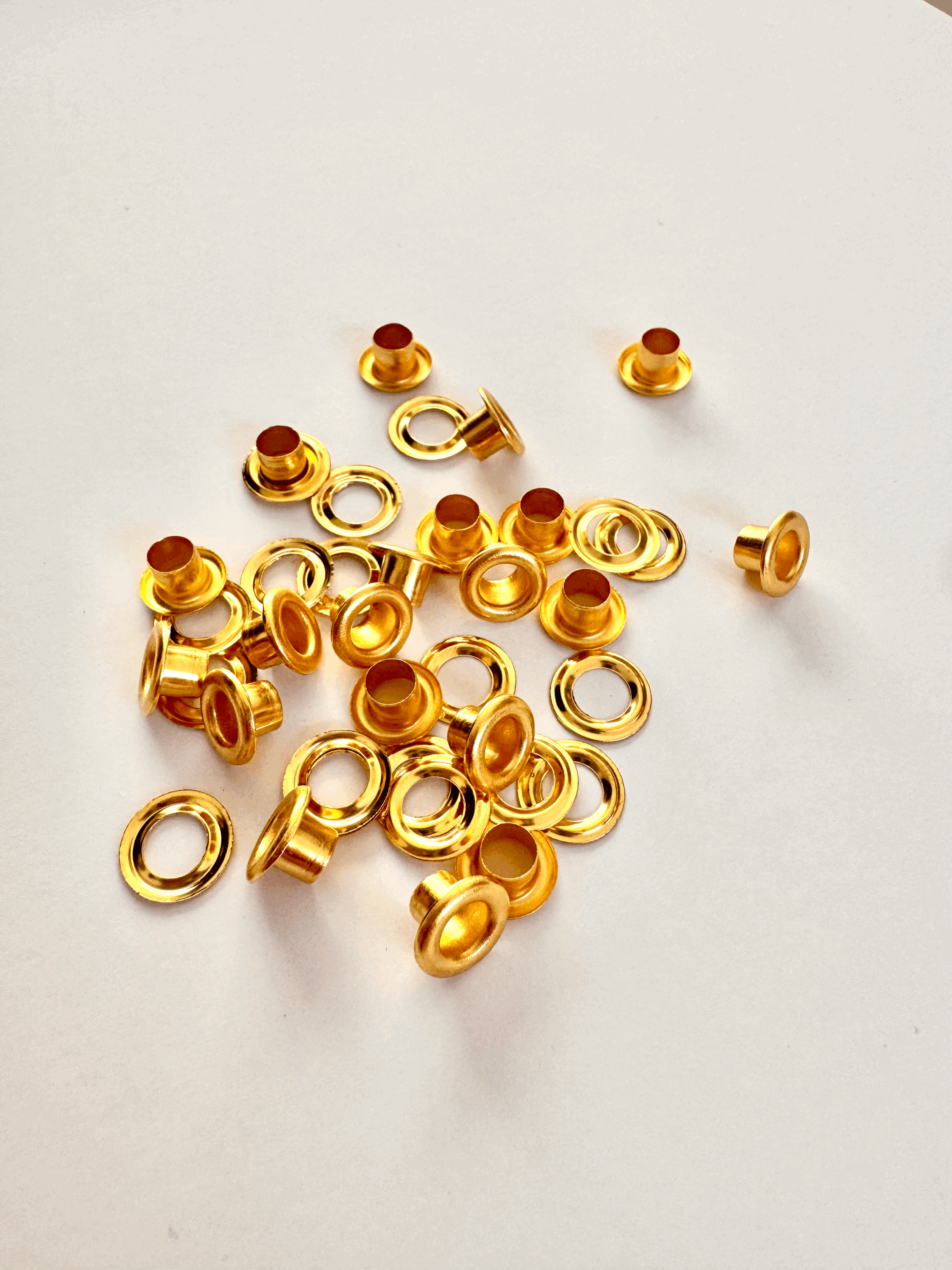 Ojillos dorados 4 mm 20pz