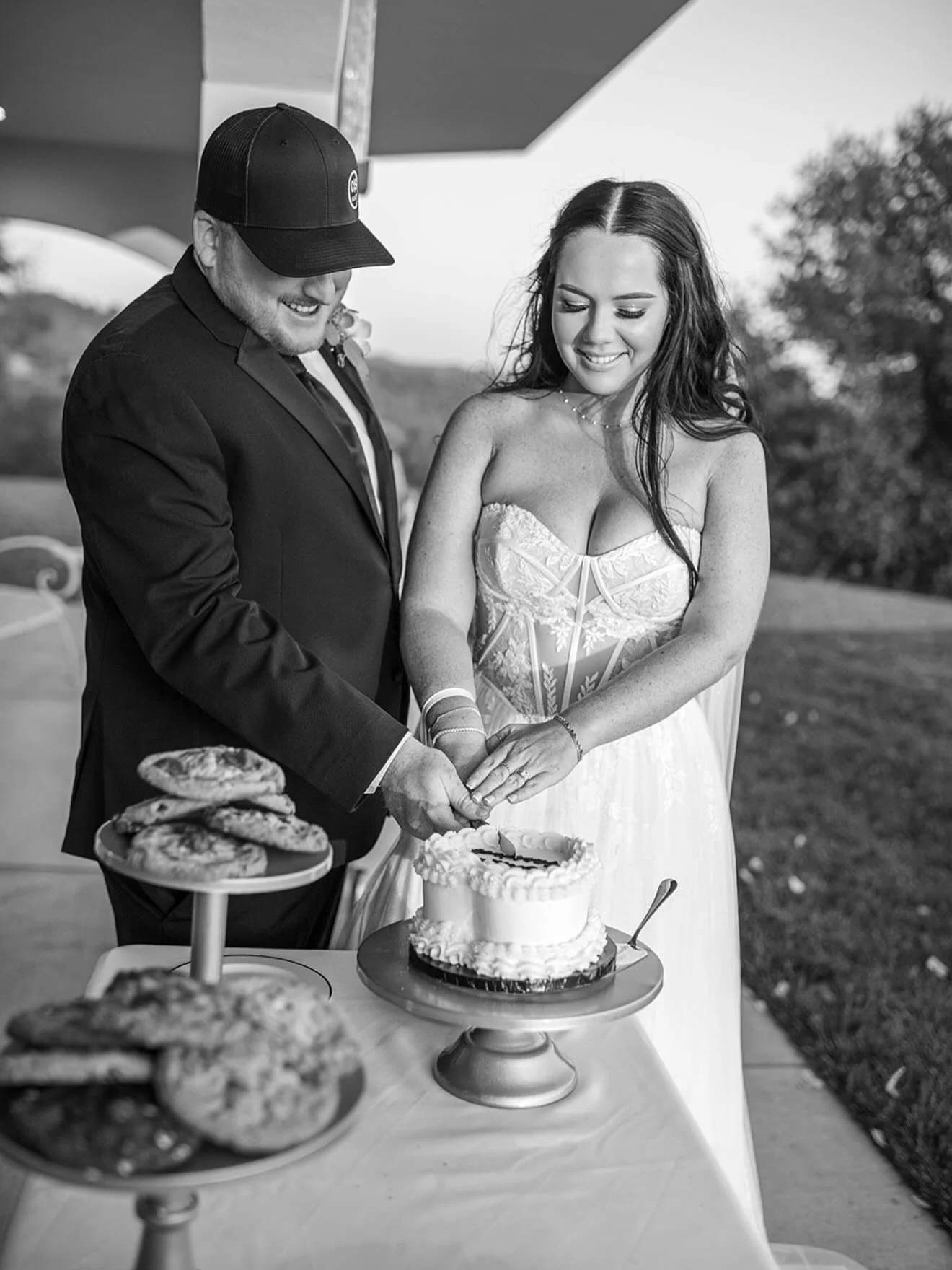 This cake will always hold a special place in our hearts 🤍
We had the honor of making a wedding cake for our sweet friends &mdash; a soft vanilla cake layered with vanilla buttercream and a whipped chocolate filling. Finished in classic white, with 