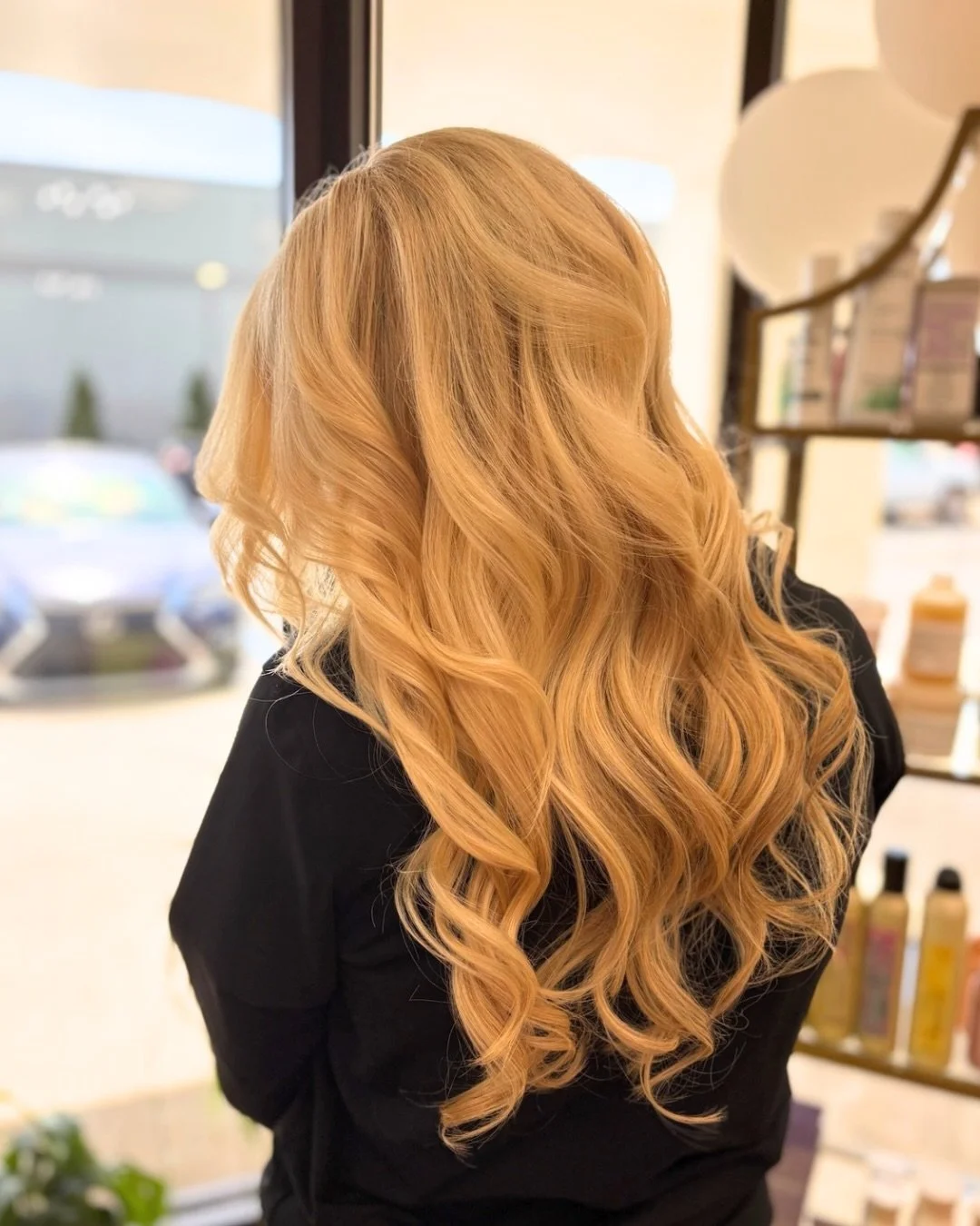 We love a high impact blonde. 🤎

Full highlight with a base break to lighten her roots and create a seamless blend from top to bottom. This is the kind of color that grows out beautifully because it was placed with intention from the start.

#thepro