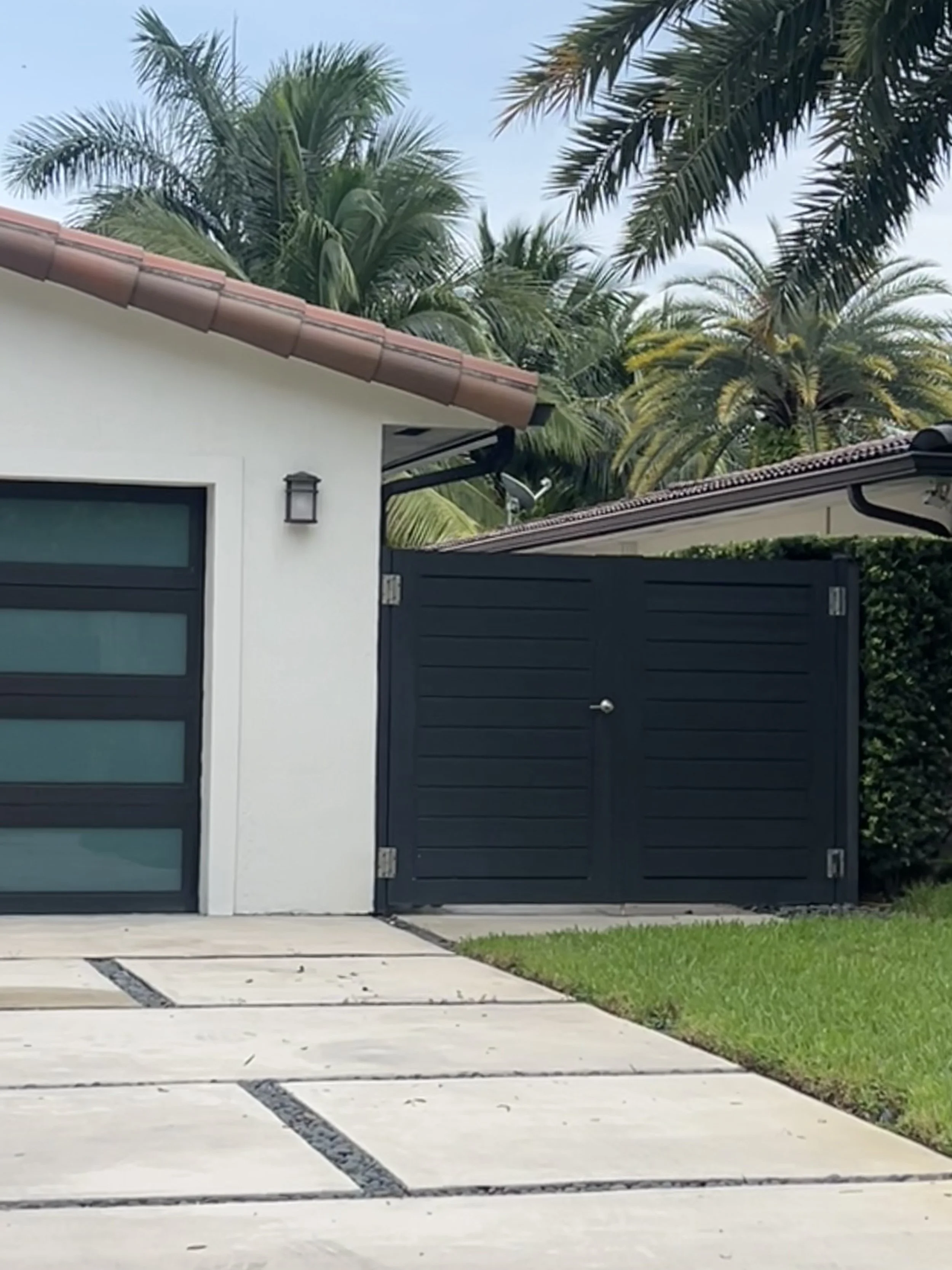 garage-7-teal-gate.jpg