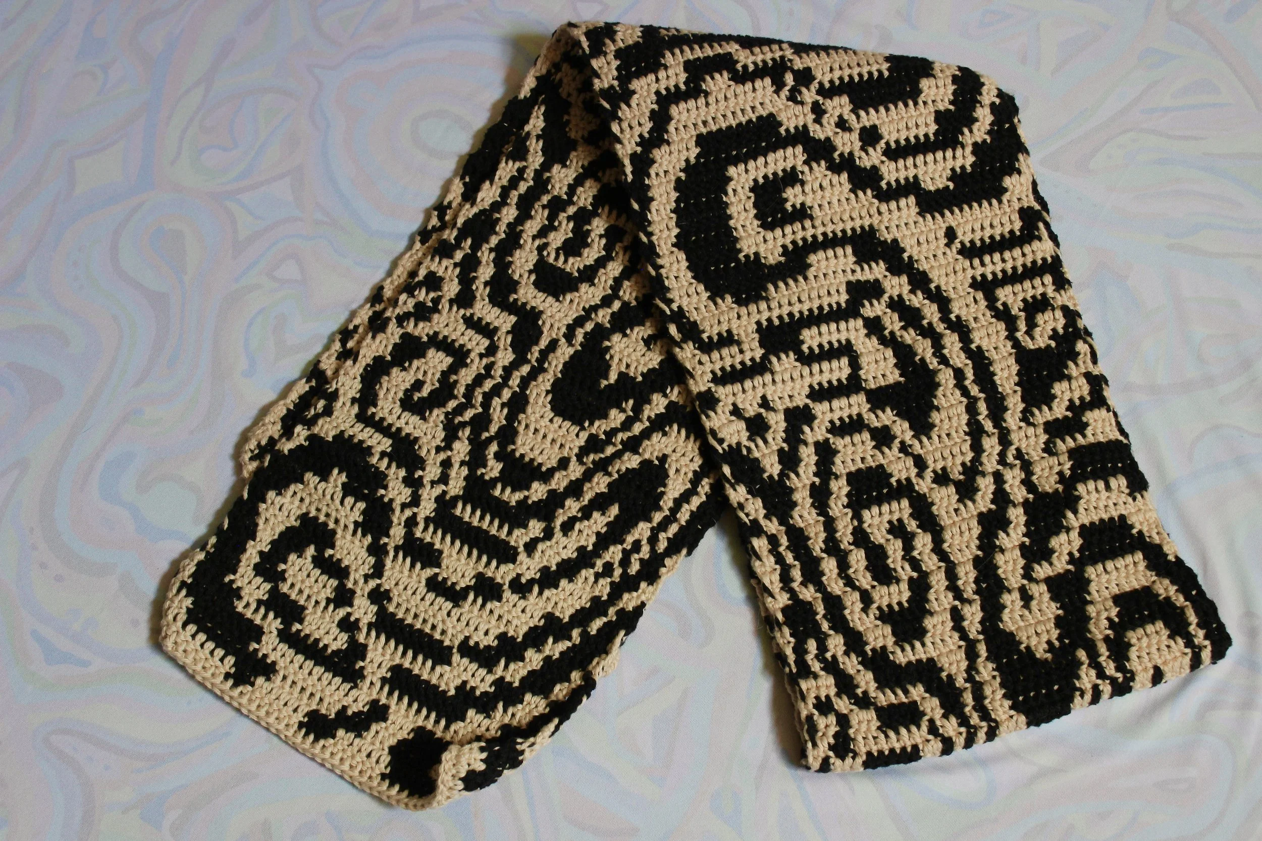 TRIPPY SCARF