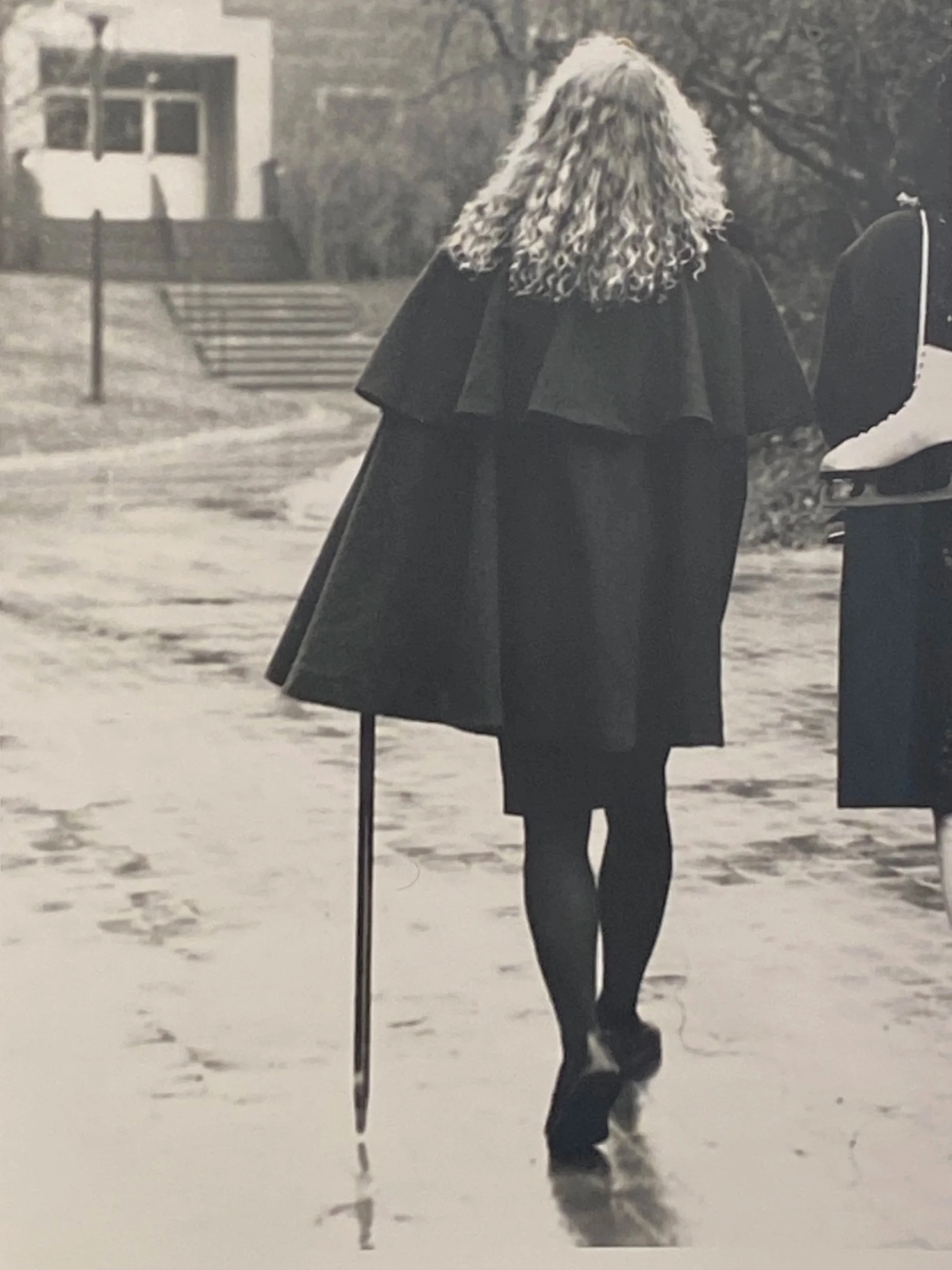 Moss green double cape with matching skirt and faux fur collar