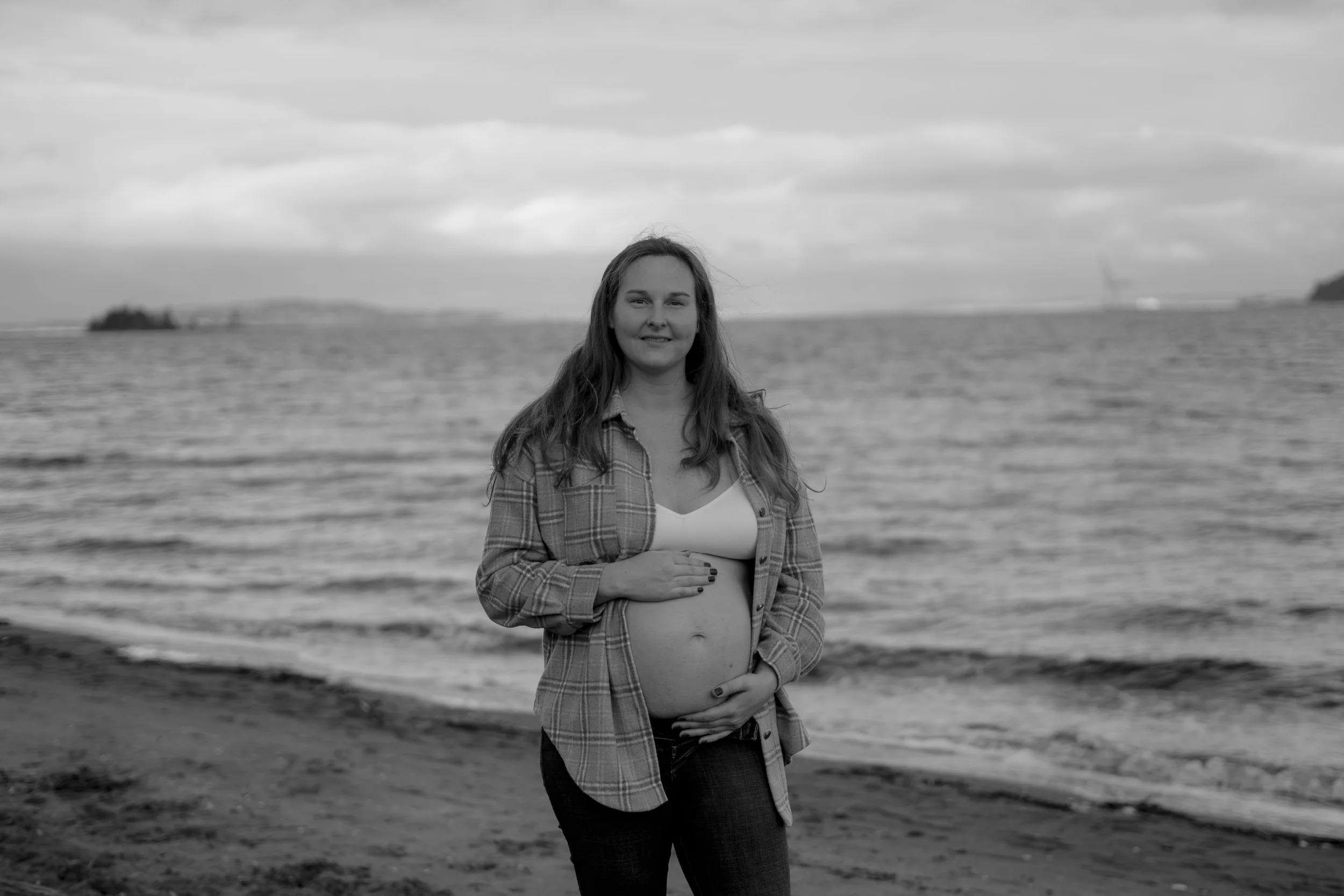 Waterfront maternity session in Clark County, WA