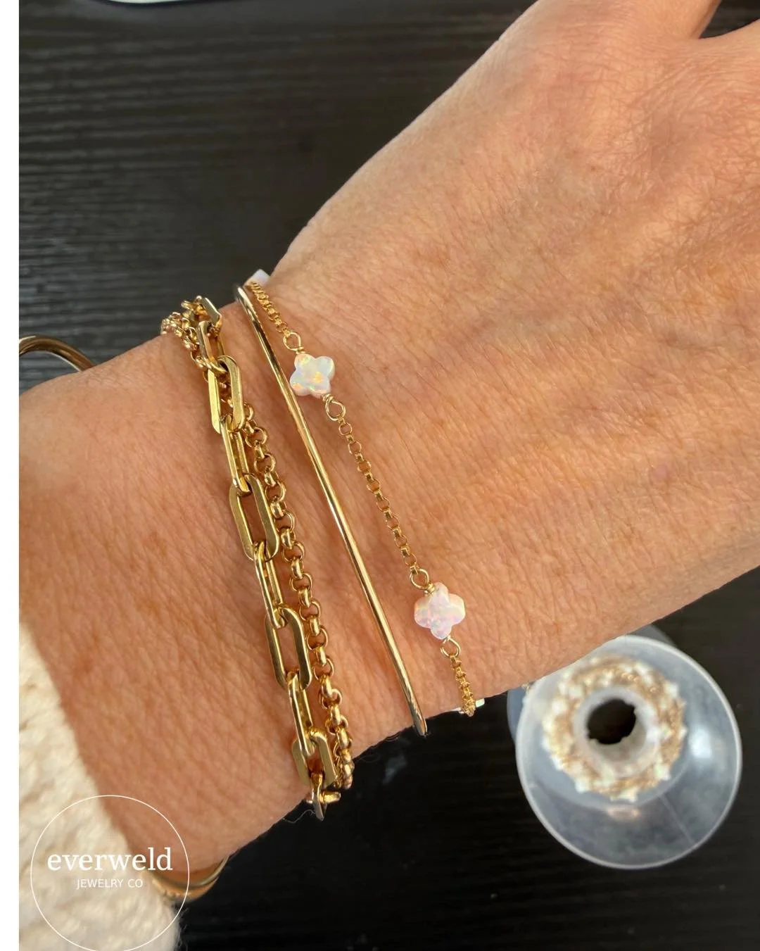 New chain alert ✨
Lightweight clover accents on this delicate rolo chain- timeless, effortless, and made to wear every day.  #permanentjewelry #everwelded #neenahwi #everyweldtellsastory #weldthemoment