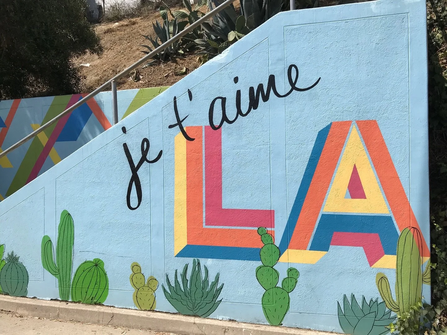 "Je t'aime LA" Street Art Mural
Je t'aime, LA. And honestly, how could you not? 💙
This vibrant mural captures everything we love about Los Angeles—the color, the creativity, the unapologetic boldness. Art is everywhere in this city