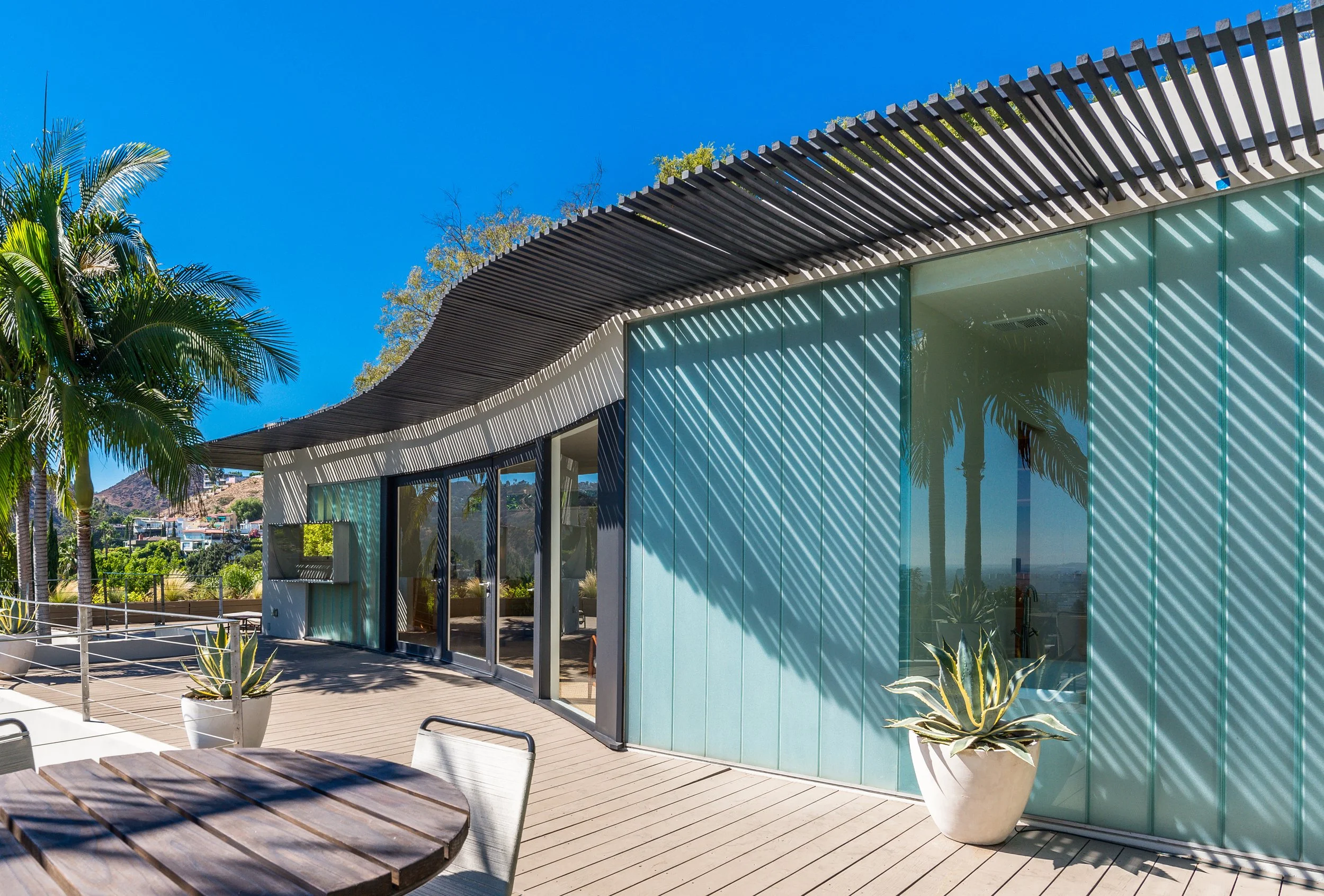 Streamline Moderne architectural home in Hollywood Hills, originally built in 1946 and redesigned by award-winning architect Lorcan OβHerlihy AIA. Features a second-story master suite with expansive deck, infinity pool and hot tub, outdoor cabana wit
