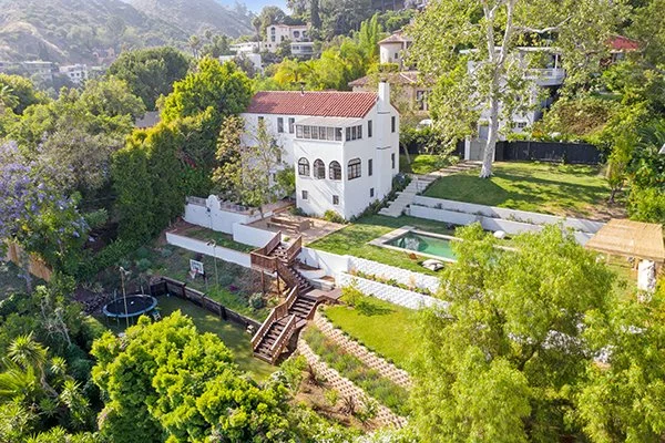 1923 Spanish-style architectural home in Hollywood Hills, fully renovated in 2020. Features 3 bedrooms, 2.5 baths, plus a 1-bedroom guest suite, chefβs kitchen with Wolf range and Sub-Zero fridge, barreled ceilings, French casement windows, soaking t