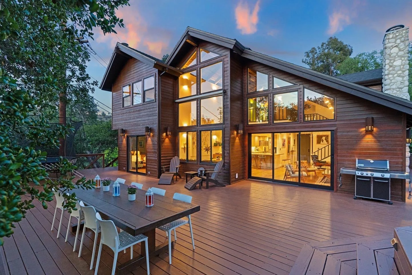 Architectural celebrity-owned sanctuary in Glendale, perched on a private promontory with panoramic views and direct access to hiking trails. Features 3 bedrooms, 2 bathrooms, open-plan living with 20ft open-beam ceilings, river rock fireplace, Fleet