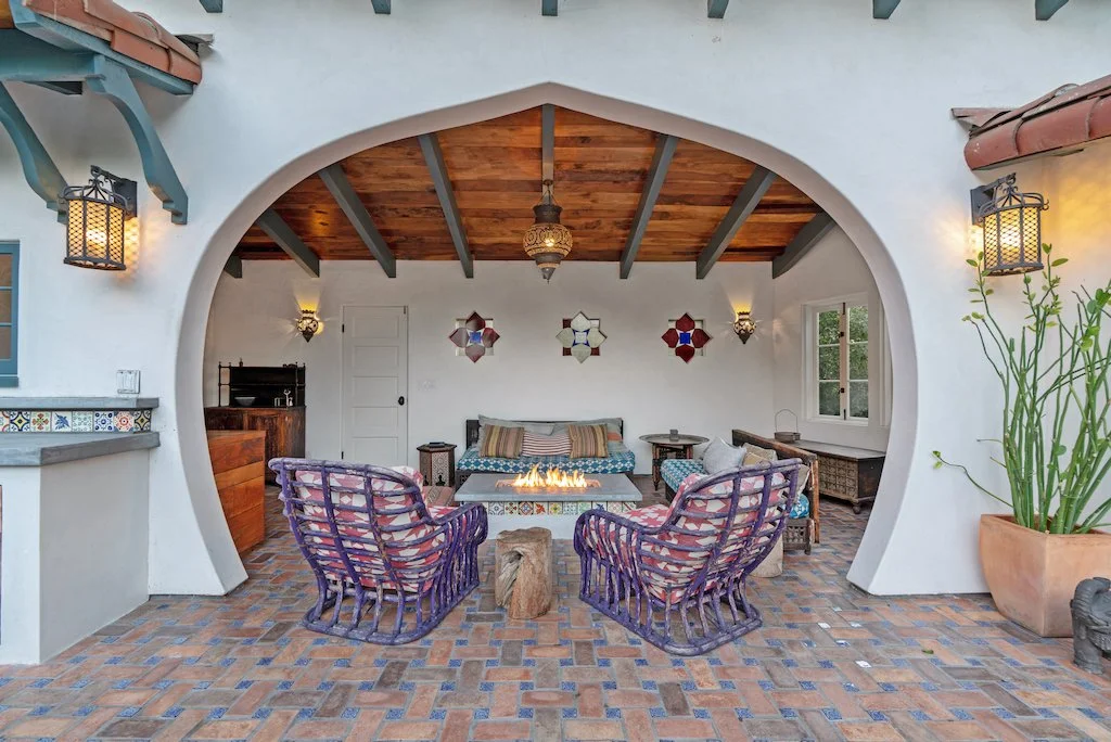 Moorish-influenced Spanish compound in Hollywood Hills, set on three expansive lots with direct views of the Hollywood sign. Features 3 bedrooms, 2.5 bathrooms, chefβs kitchen with center island and Viking appliances, primary suite with cedar spa-sty