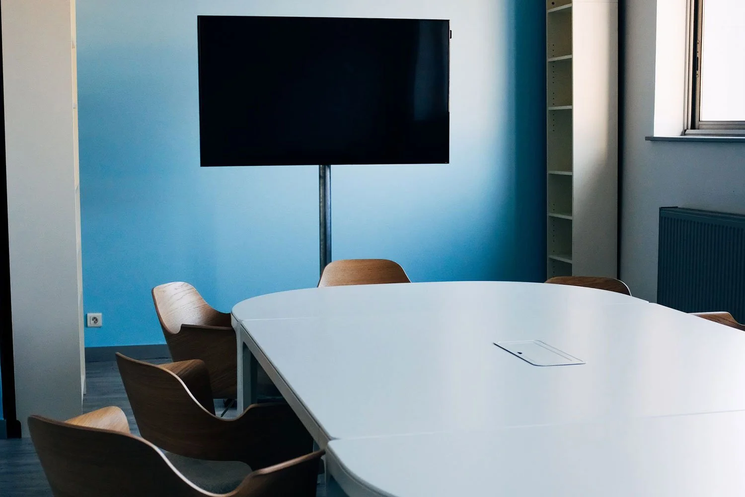 What Happens When a CEO Has Nowhere Safe to Tell the Truth