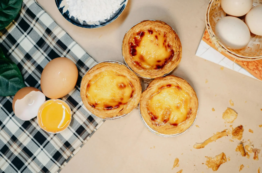 Episode #18 – Eggs, Refined: Emulsions, Custards &amp; Quiet Technique