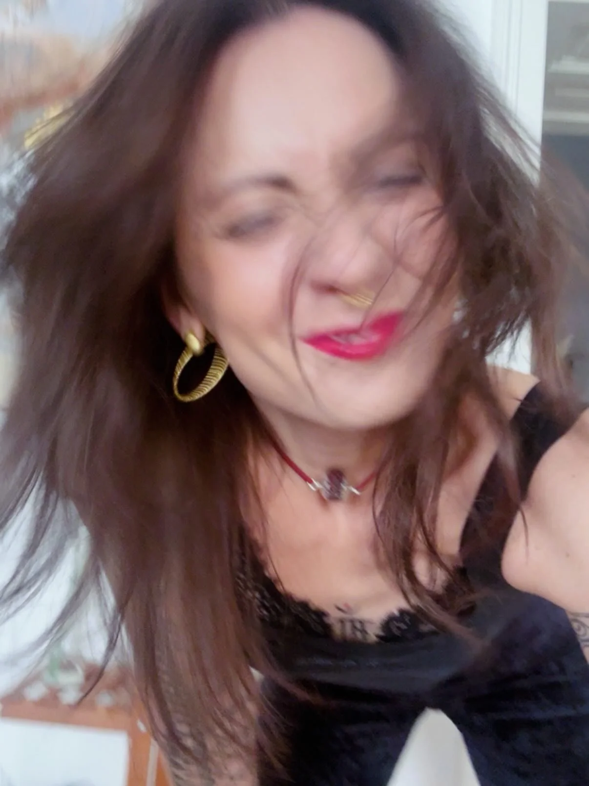 2025 I learned to soften into my wildness. 
In 2026 I stay. 
In my centre. 
Unconventional, eccentric and fun. 
With a dash of sensitivity, wild depth and a vast inner world. 

In 2025 one of the most common expressions in the feedbacks from students