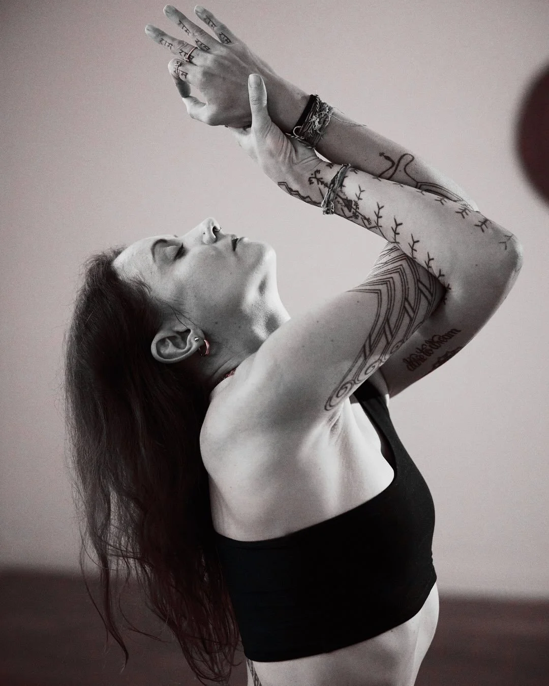 🌍 💦 🔥 💨 ⭐️ 

#Wien Yogis, ich bin ganz bald zur&uuml;ck f&uuml;r tolle Trainings und Masterclasses im @alkemy_soul Studio und kann's kaum erwarten euch alle wiederzusehen! 

Tauche ein in Elemental Flow Signature Masterclasses inklusive Elemental