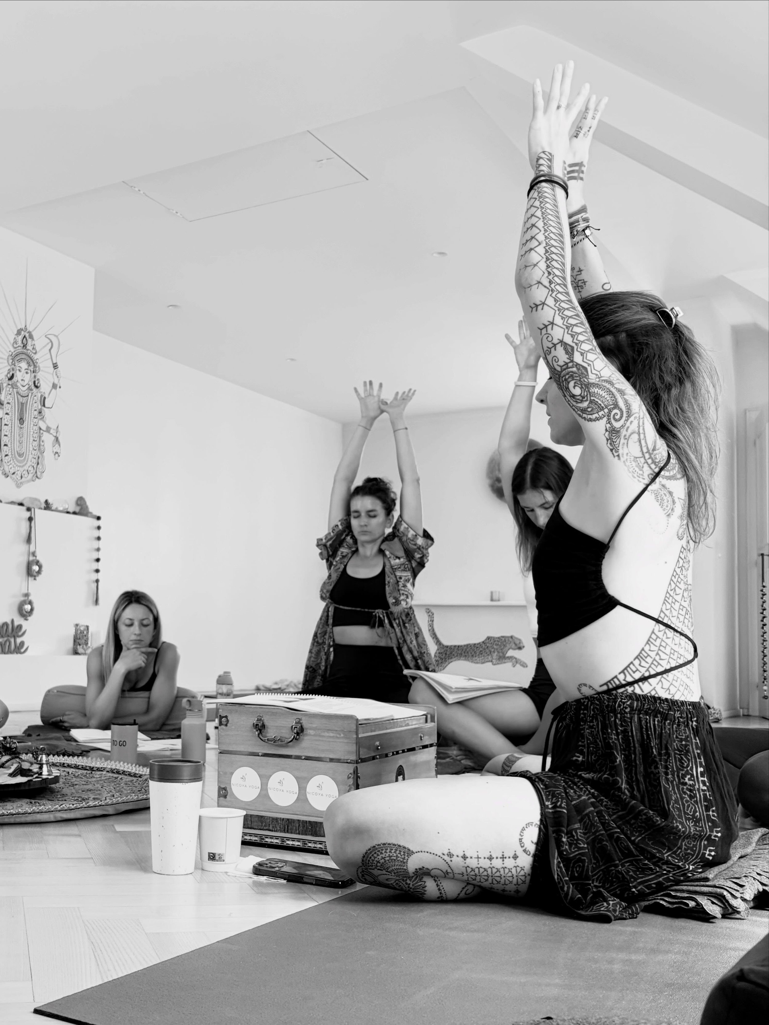 Namaste Klagenfurt 🙏🏼&hearts;️💨 

Dankbar f&uuml;r eine unglaublich sch&ouml;ne Woche mit so offenen, positiven und hingebungsvollen Menschen im
Modul 1 vom 100h ALKEMY OF BREATH Training. 

Nachdem ich mein halbes Leben von meinen Wurzeln in K&au