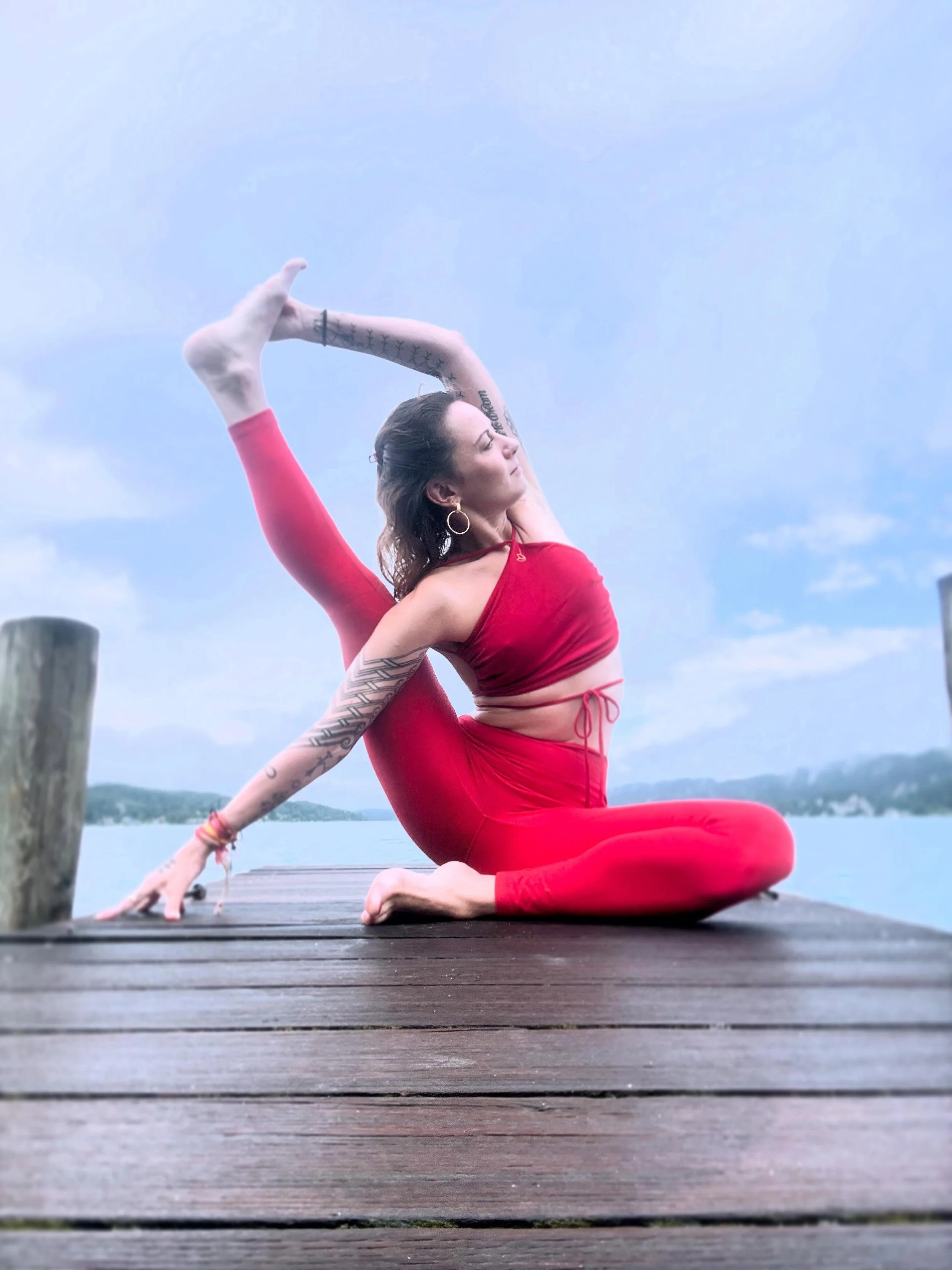 Namaste am See 🙏🏼&hearts;️ 💦 

Was f&uuml;r ein kraftvolles Yoga Festival war das! Huiaaaa
Tiefe Dankbarkeit f&uuml;r meine K&auml;rntner Wurzeln und dass ich mich hier so wild und frei in Arbeit, Spiel und Spa&szlig; entfalten darf. 
Mit Staunen 
