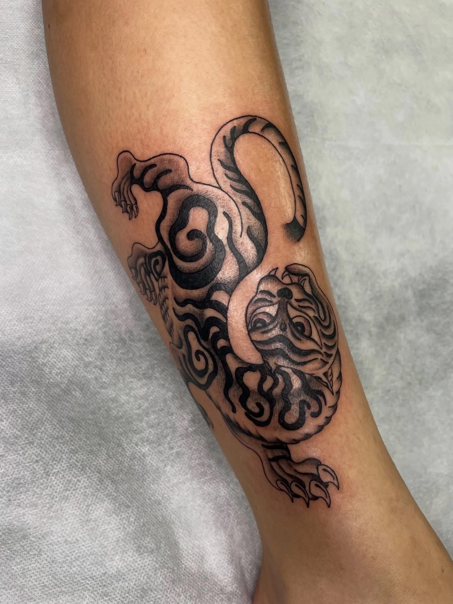 Tiger from my flash for Elle. Thank you for picking this one! DM to book in, done @westside_tattoo_mermaid_beach