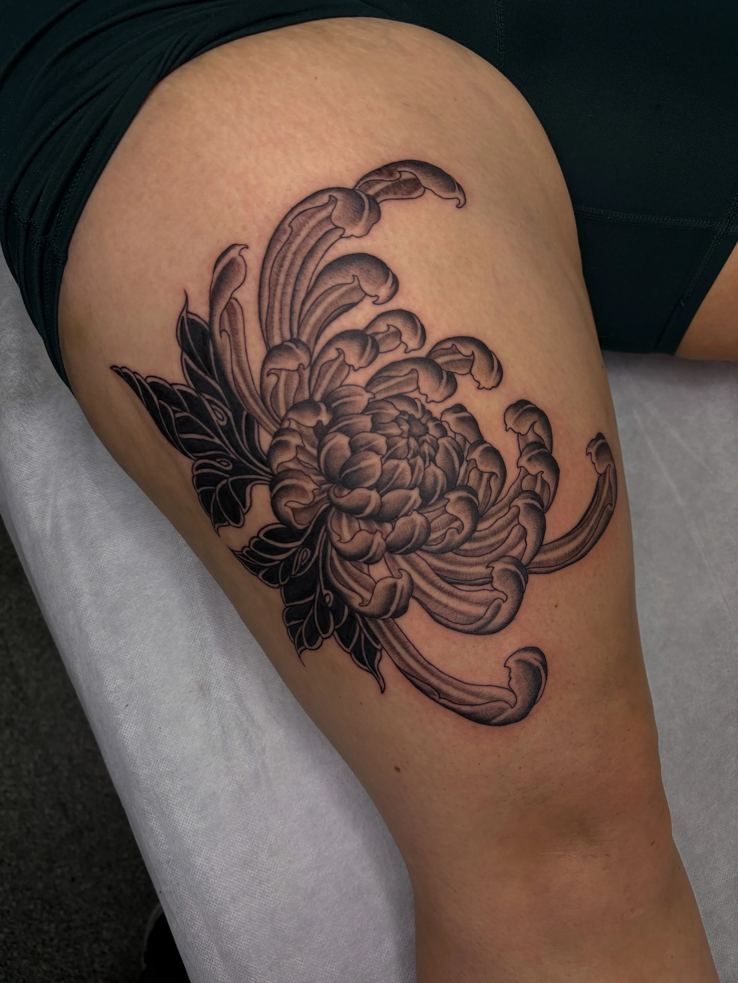 Chrysanthemum for Helena today. Thank you 🖤 DM to book, made at @westside_tattoo_mermaid_beach