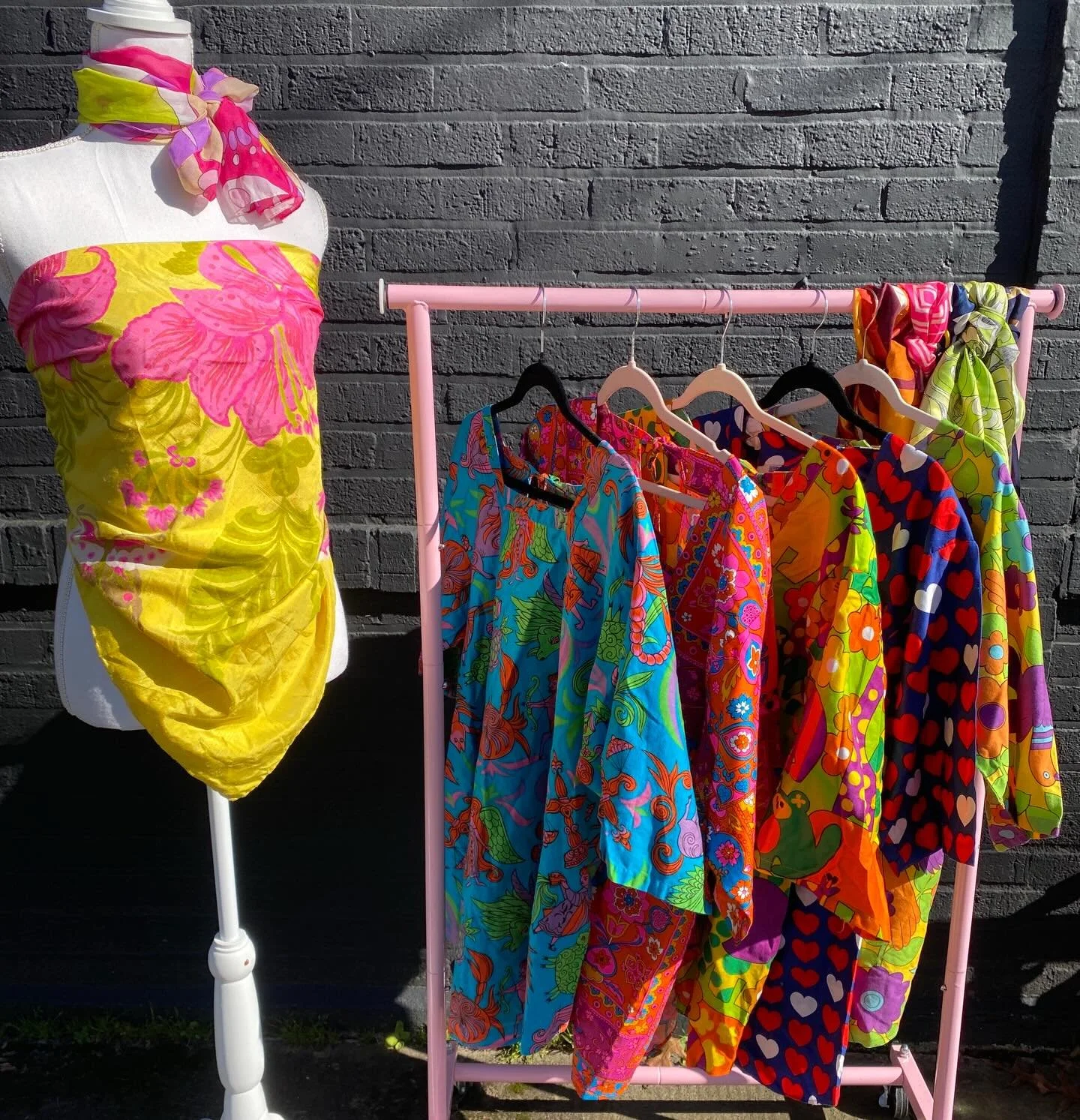psychedelics for spring 🌼🧿🌷💫🌸 ✨ this rack is a selection of 60s japanese 100% cotton apron tops in the most amazing vibrant groovy prints! flowy and cool, they tie in the back allowing them to be worn as a really amazing layering piece! on the m