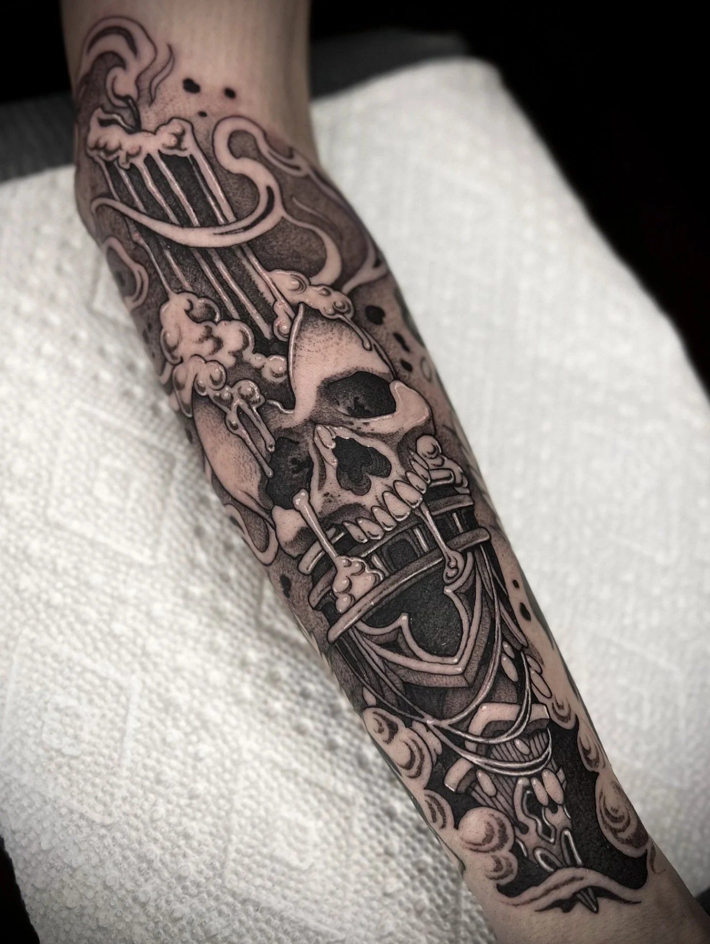 A very simple candle stick for Lexi 😉 Thanks again!
.
.
.
.
.
.
#candletattoo #skulltattoo #spookytattoo #ritualtattoo #horrortattoo #spookytattoo #candlesticktattoo #madjackaltattoo #nhink #nhtattooers #nhtattoo #nhartists #nhartist #blkttt #ttt #b