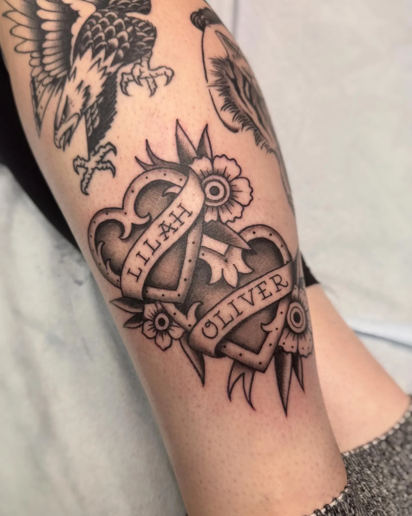 Added onto @_jennadore leg sleeve, love the way this is coming together. DM for appointments.

#tradtattoo #traditionaltattoos #tradlegsleeve #patchworktattoo #radtrad #blackandgraytattoos