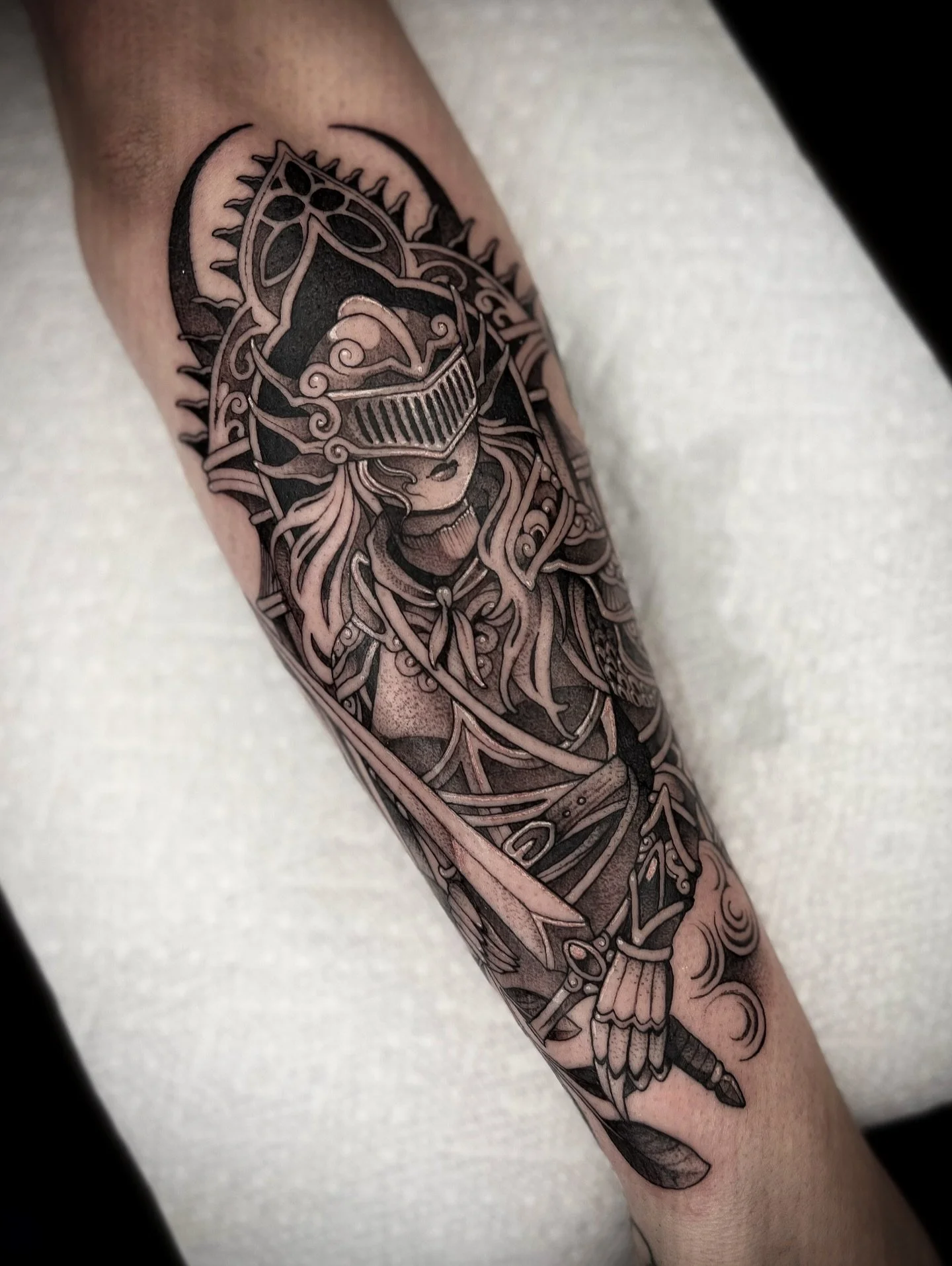 Knight lady for Katie ⚔️ 💪🏻 Thank you for the trust 🤠
.
.
.
.
.
#knighttattoo #fantasytattoo #dovernh #nhtattoo #madjackaltattoo