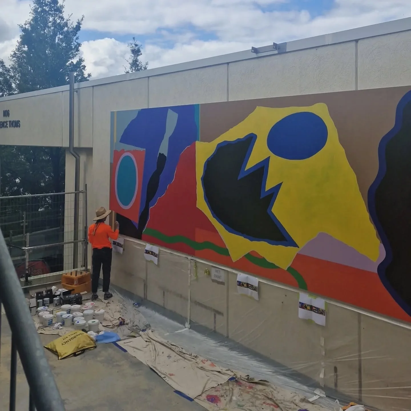 Day 3
Alun Leach-Jones Mural Recreation at Griffith Univeristy Nathan Campus. We achieved a lot today, only a few more high spots to do. Then, onto the second coats for some colours and final touch-ups