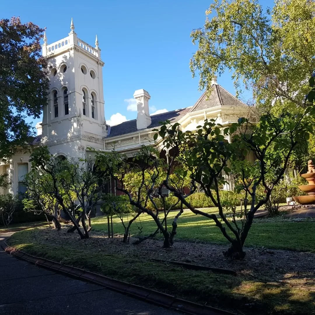 Very fortunate to maintain these grounds at a stunning property in Hawthorn. Out to Marisa for the opportunity and @joelishkah for the chop out each month 🏡