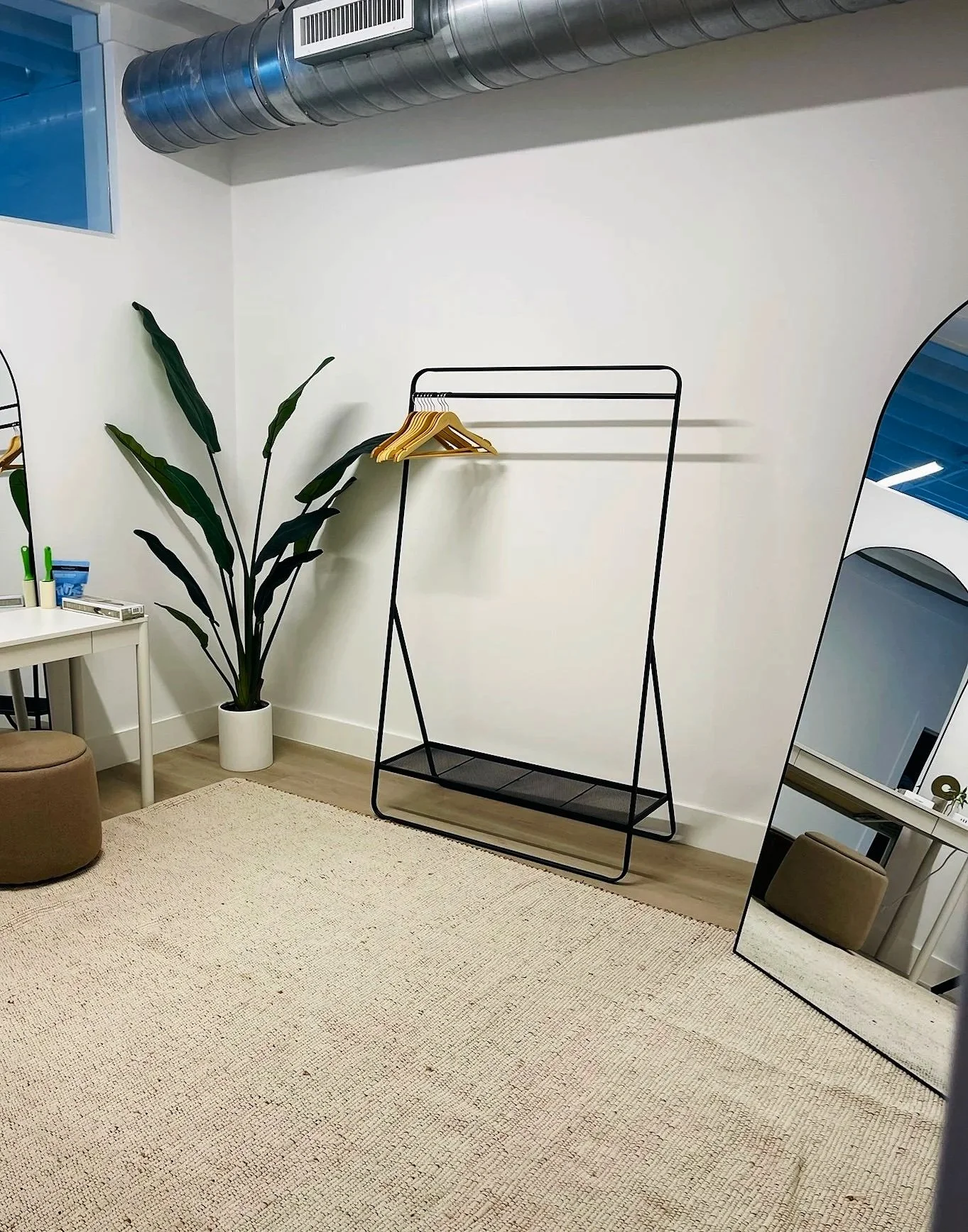 "Made You Glow" Content Room and Wardrobe