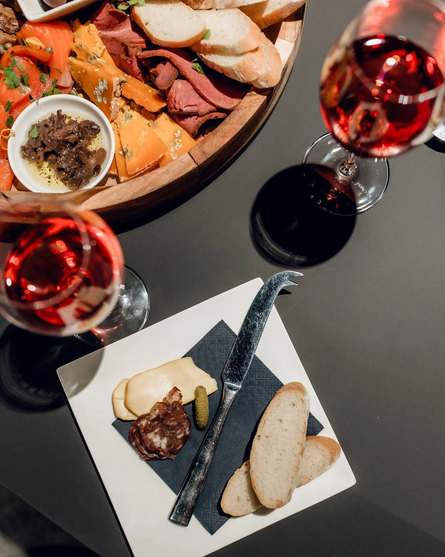 Saturday is here and the wine is calling&hellip;⁠
⁠
Come on up, grab a glass, share a platter, and settle in for a lovely afternoon - the Marlborough way. See you soon. ⁠
⁠
Open from 11am | 📍 42 Alfred Street, Blenheim⁠
.⁠
.⁠
.⁠
.⁠
#winefoodmarlboro