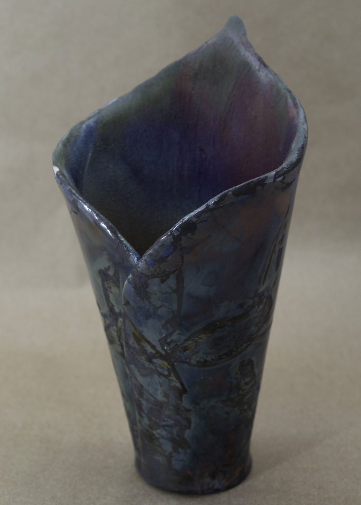 Peacock Lily Raku Vace.webp