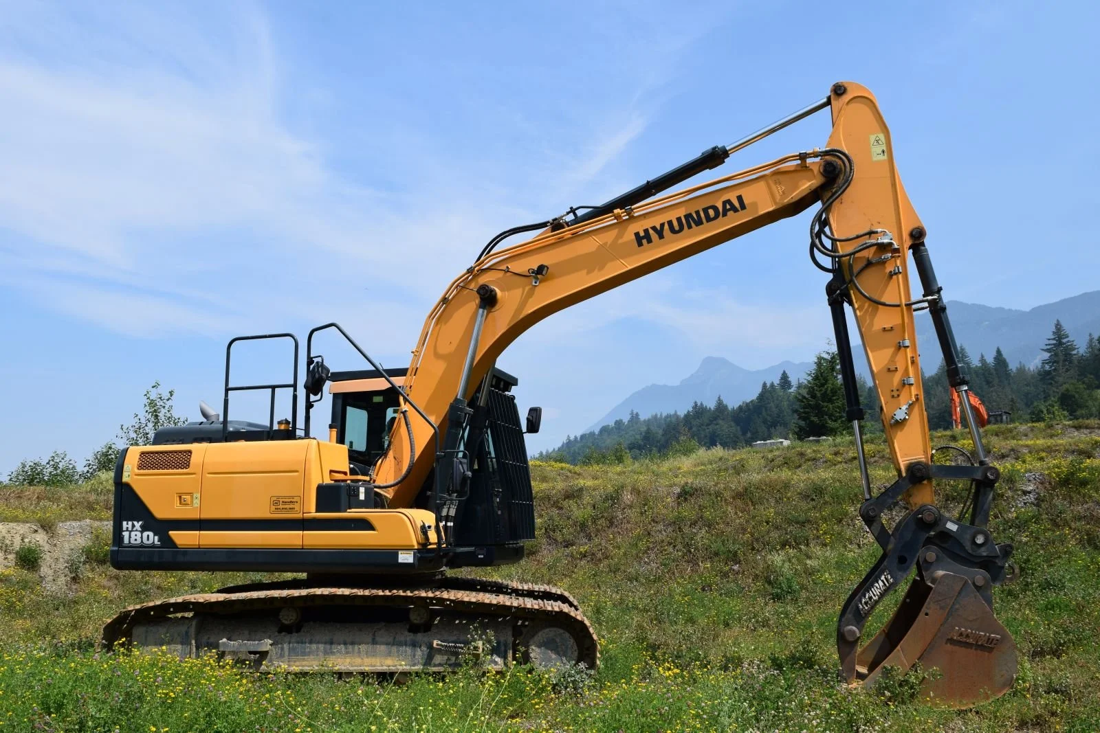 Cheval Noir Equipment 2019 Hyundai HX180L 9.JPG