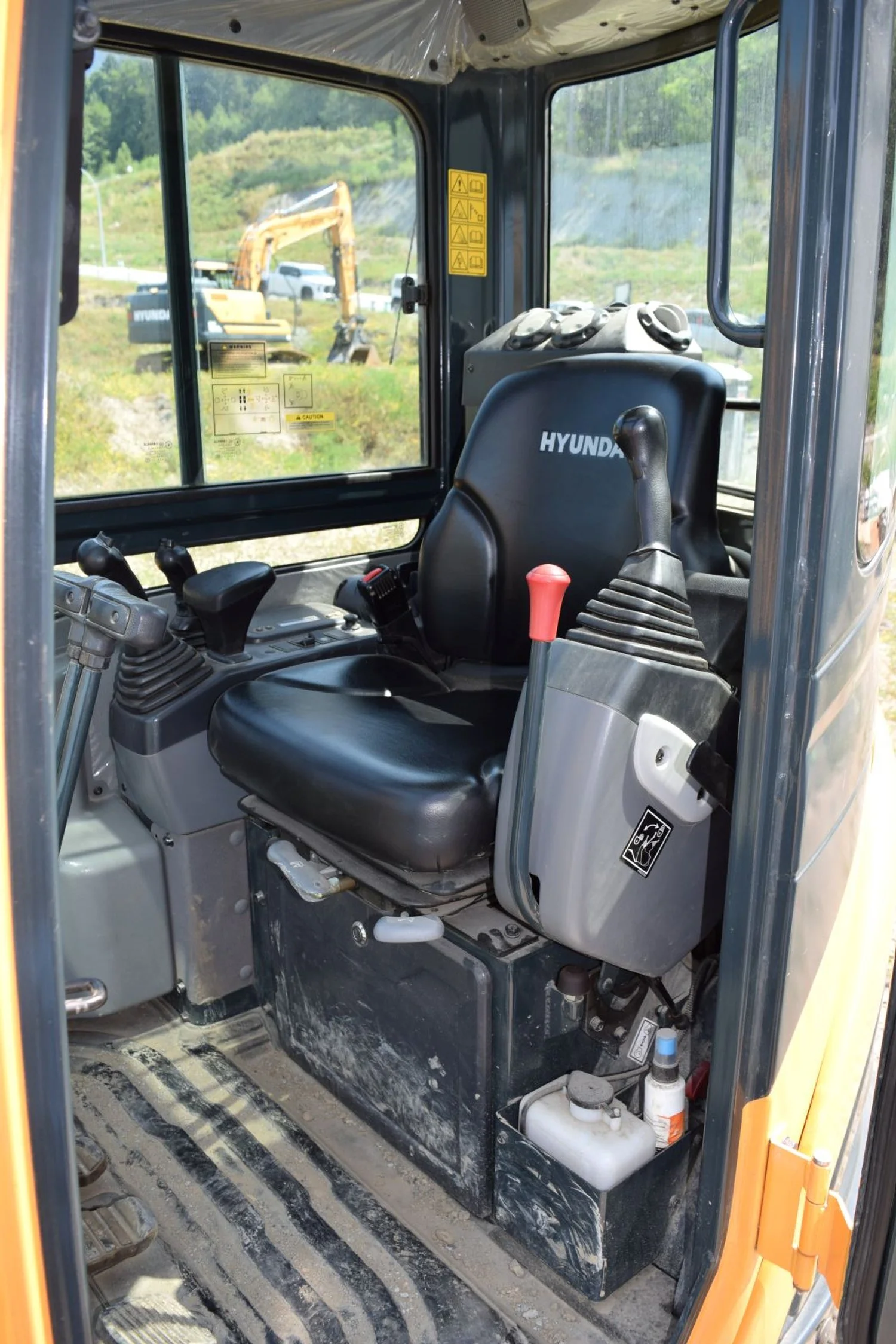 Cheval Noir Equipment 2021 Hyundai R35Z-9A 27.JPG