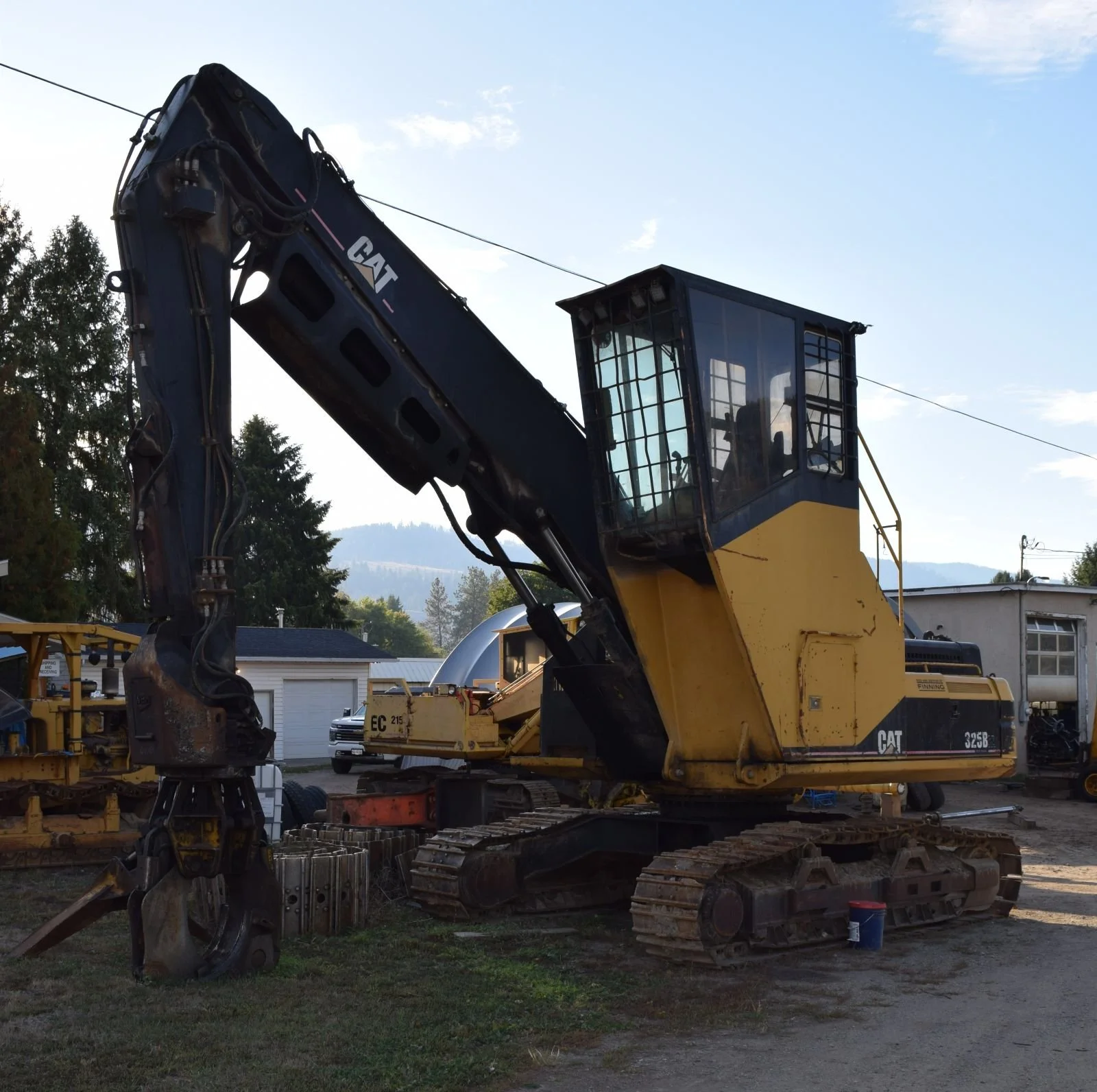 Cheval Noir Equipment - 1998 CAT 325B LL 1.JPG