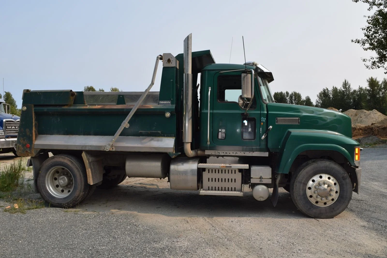Cheval Noir Equipment 2013 Mack Single Axel (2) 8.JPG