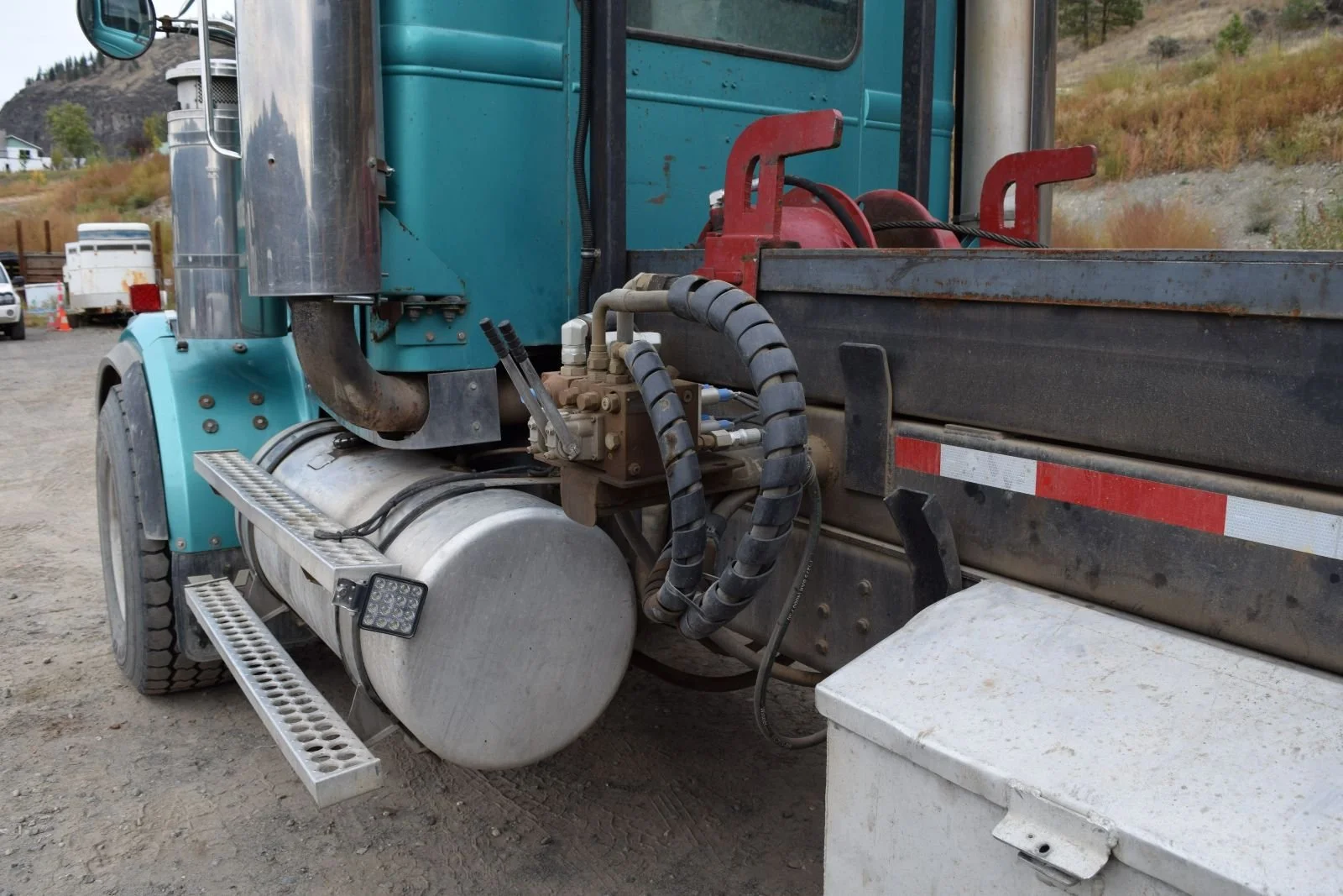 Cheval Noir Equipment 1998 Western Star 6.JPG