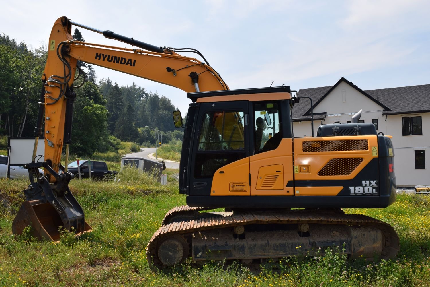 2021 Hyundai R35Z mini excavator with Yanmar engine and hydraulic thumb – Cheval Noir Equipment