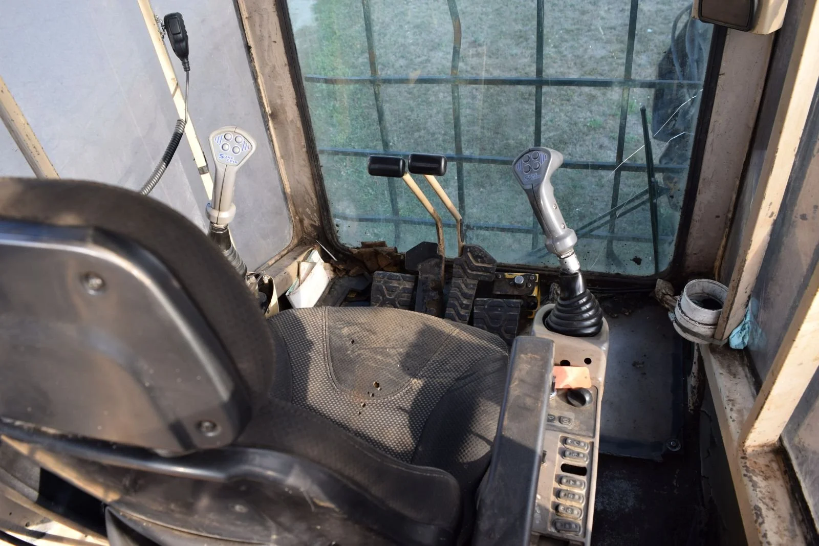 Cheval Noir Equipment - 1998 CAT 325B LL 5.JPG