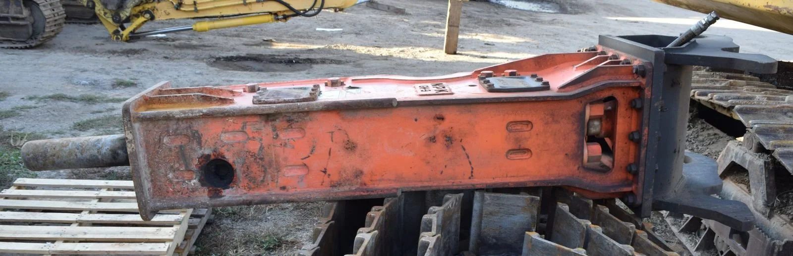 Cheval Noir Equipment - 2017 NPK GH-9 Rock Hammer 3.JPG