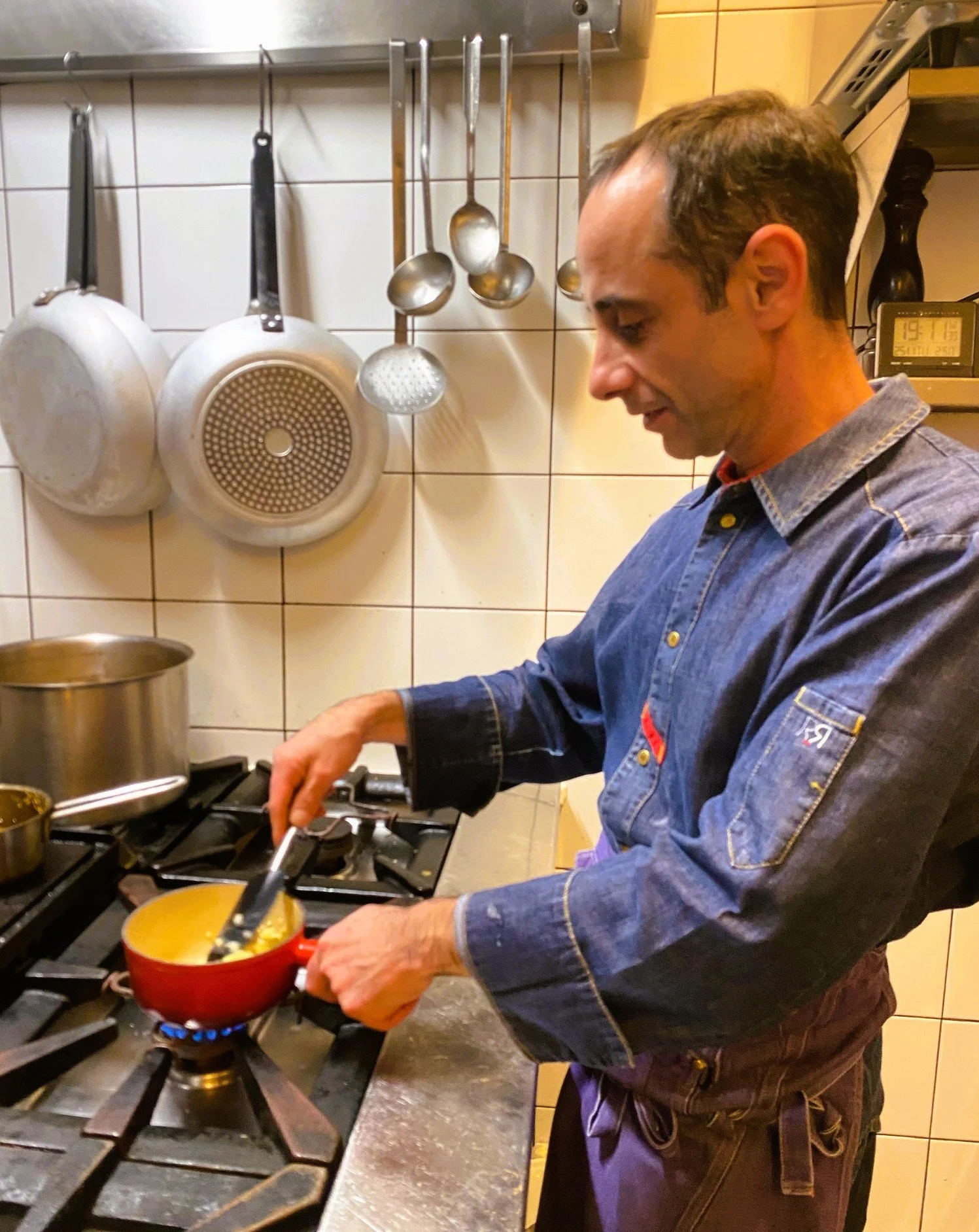 Restaurant-Des-Antiquaires_Chef Federico aux Fourneauy.jpg